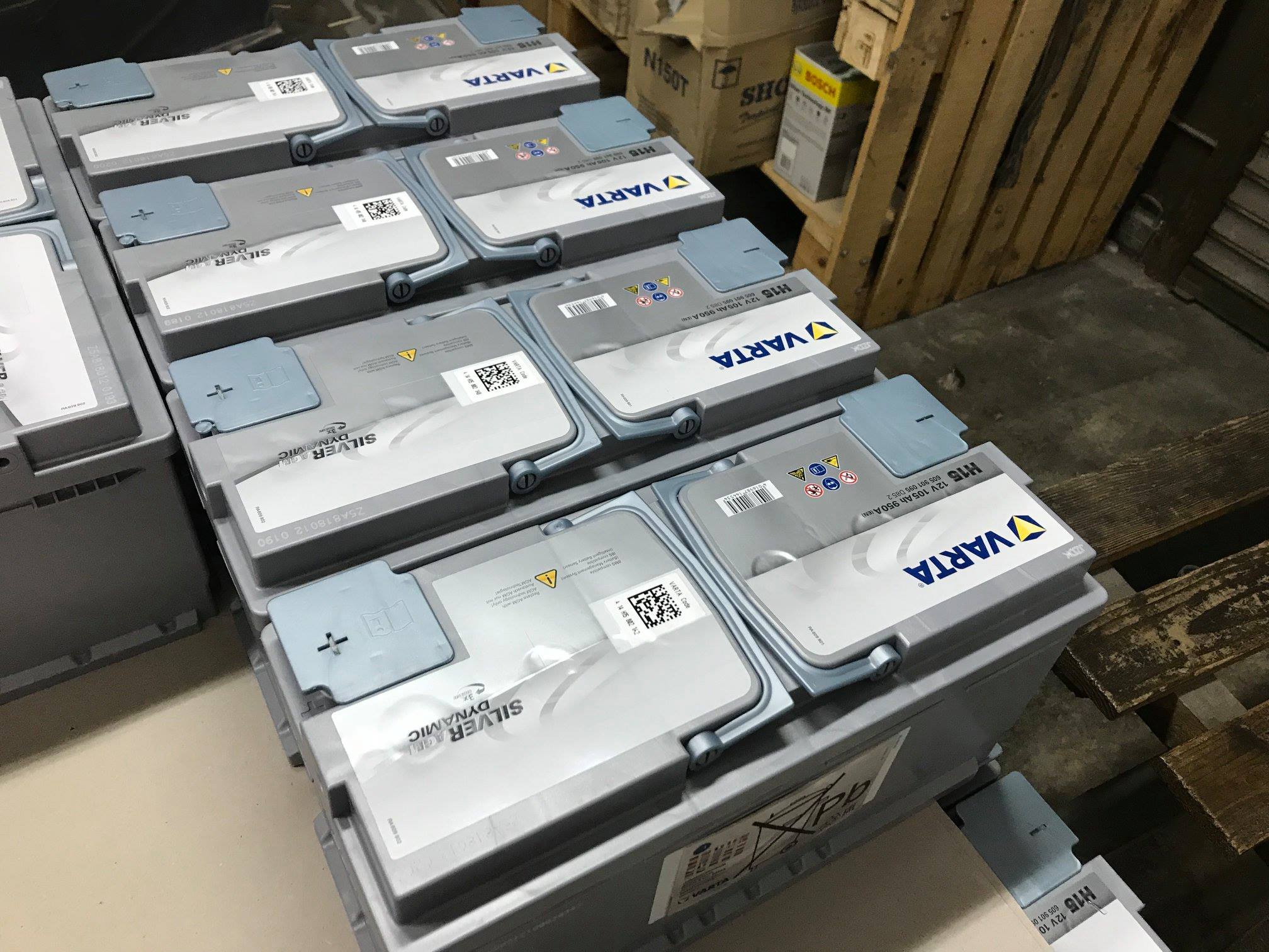 H15 LN6 DIN105 105AH VARTA SILVER DYNAMIC AGM BATTERY. Model: 605 