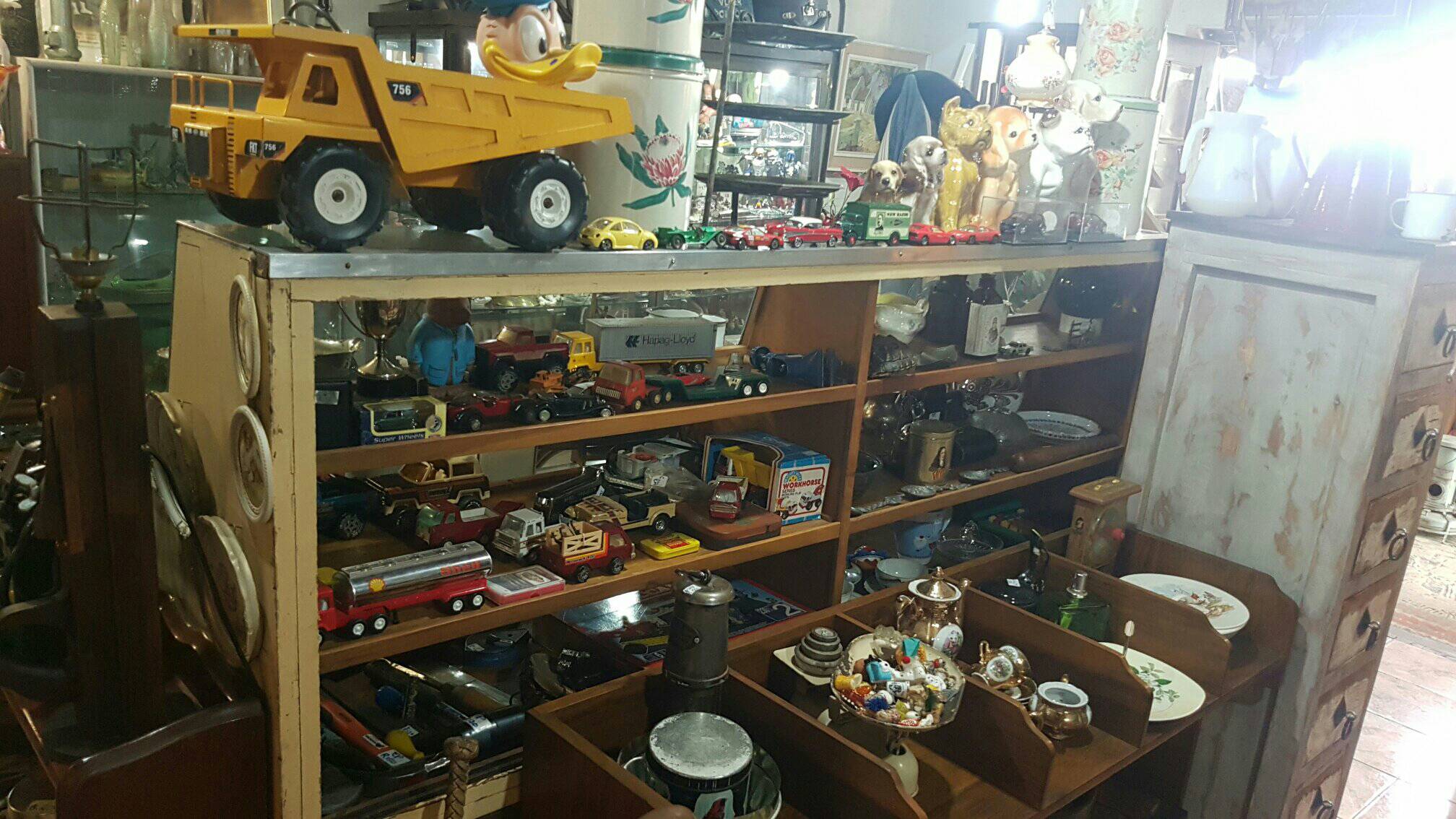 Retro Rabbit Antiques & Furniture | Pretoria