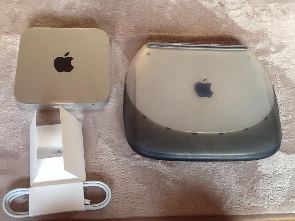 flaps - Mac mini やっとゲットしました。 隣に写ってるのは今や懐かしibook。...