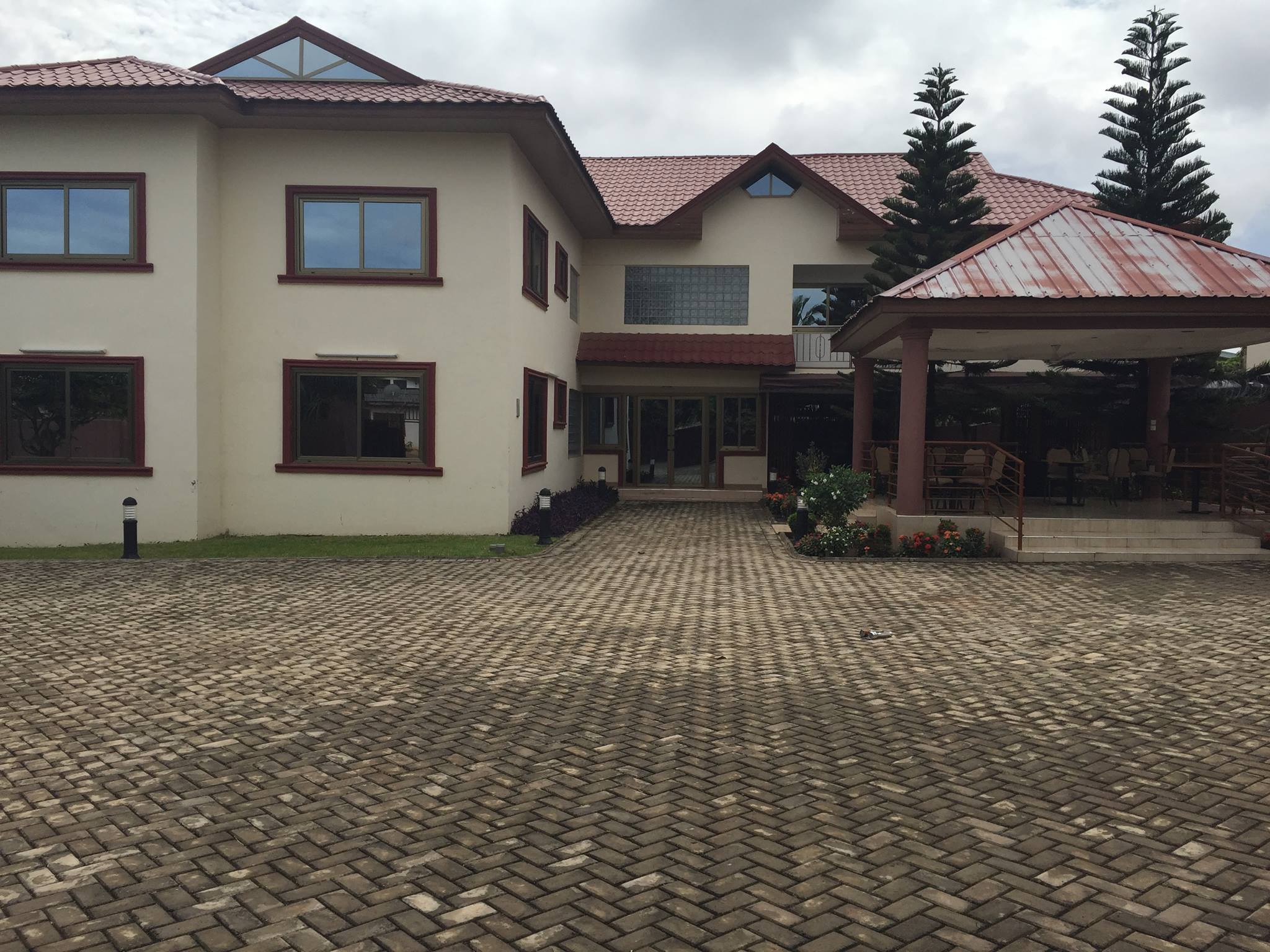 Restall Guest House and Jays Pub | Accra