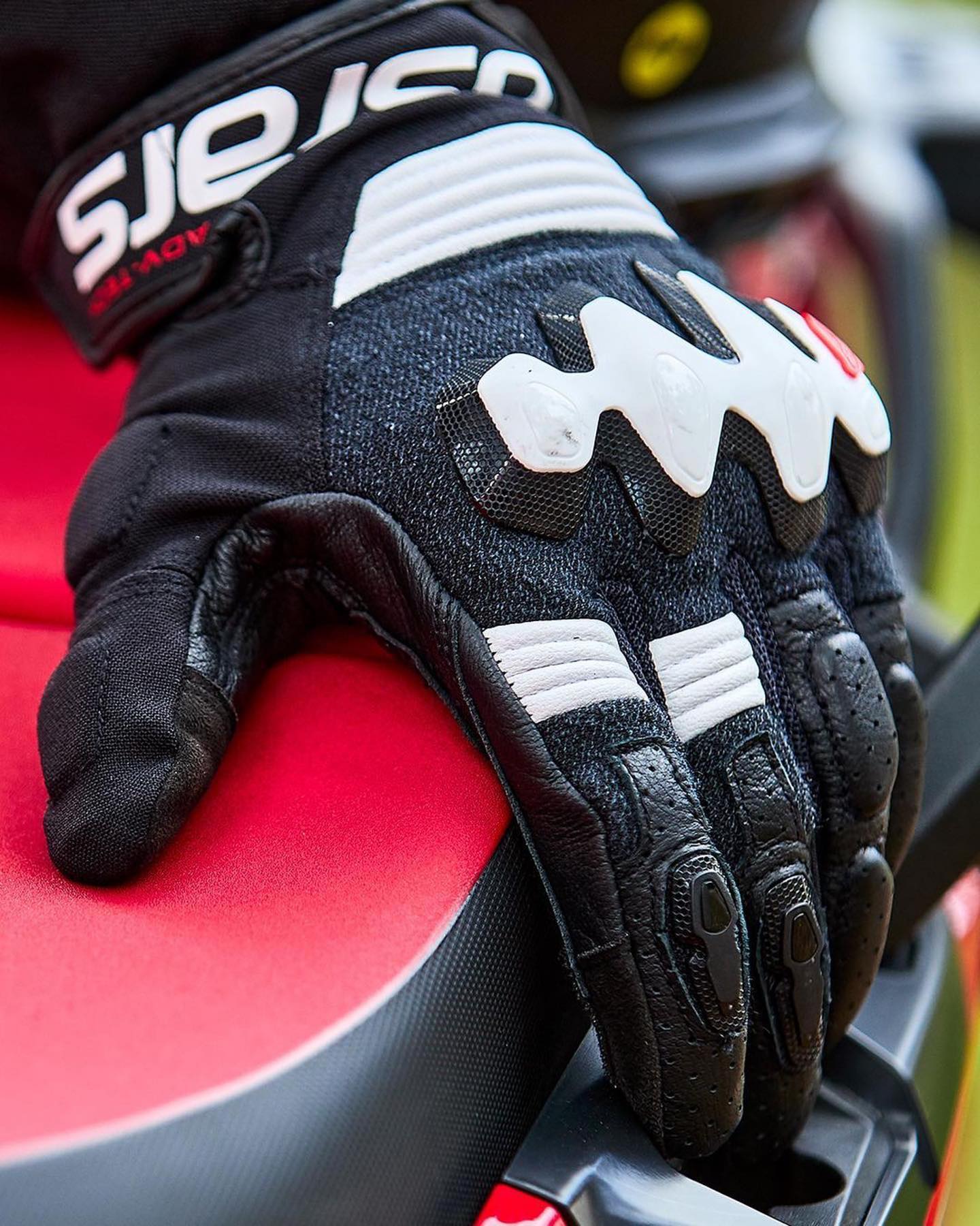 Fits like a… All-new color options for the Halo Leather Gloves are 