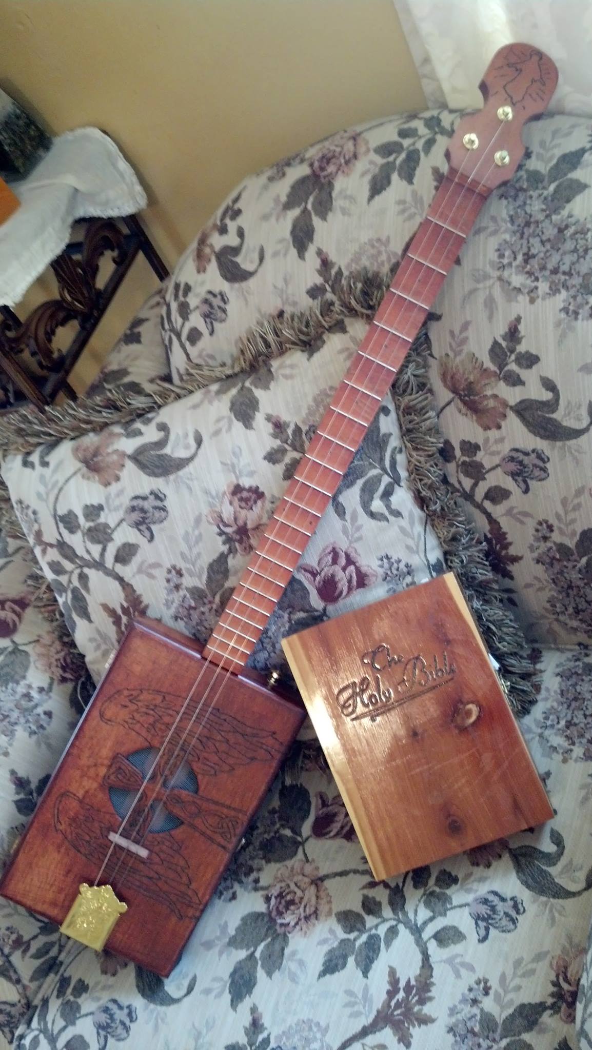 Homemade 3 string instruments are a thing 😁 Self indulgently long test ...