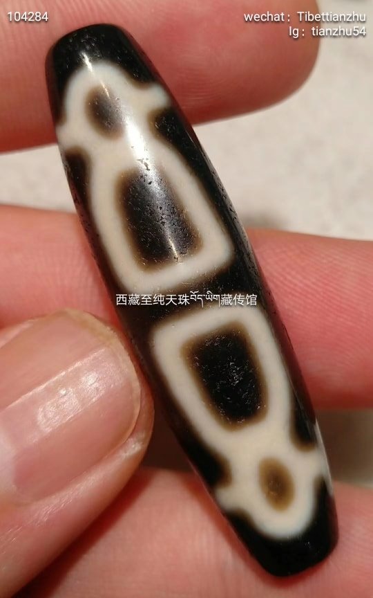 这是一颗至纯财神天珠招财，图腾也是极其稀有，材质好，收藏价格高尺寸