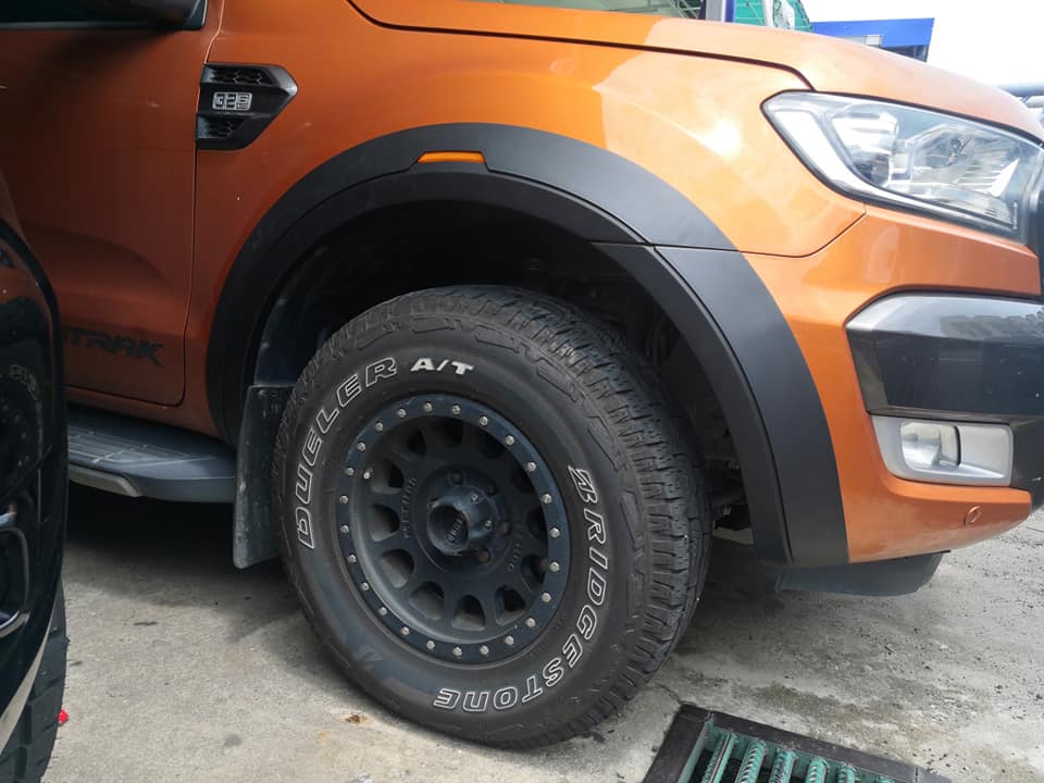 T-Pickupbull - Ford ranger fender arch with reflector... | Facebook