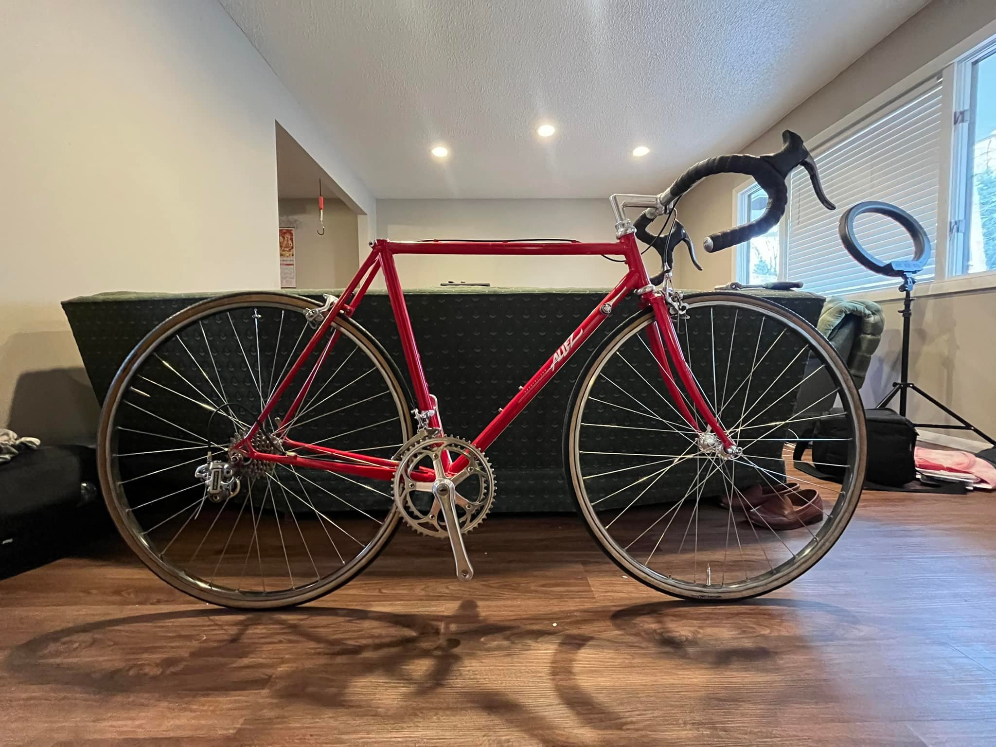 What is the origin of a 1985 specialized allez bike?