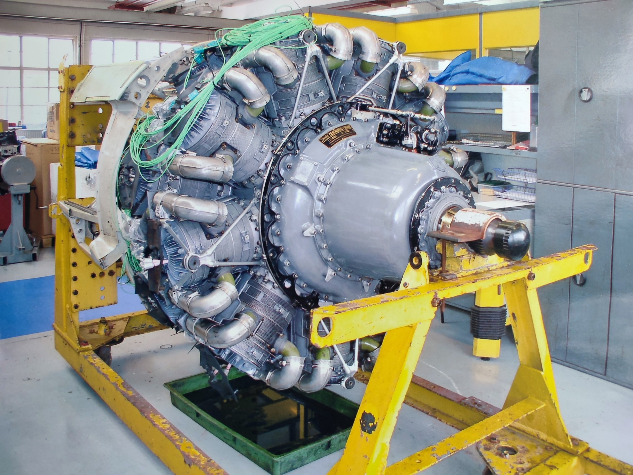 Ricardo - 1946 18 cylinder sleeve valve Bristol Centaurus. The RAF's ...