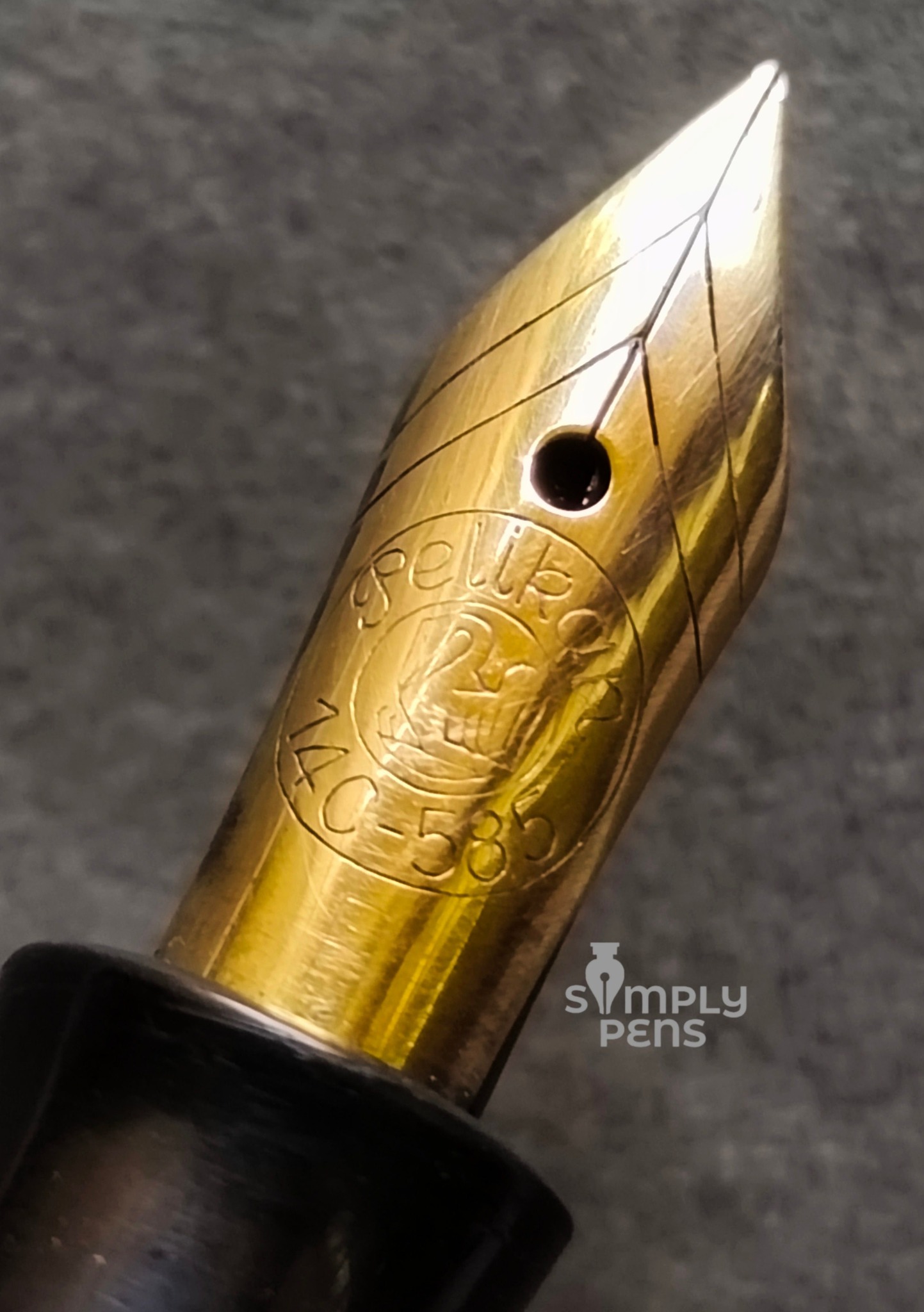 What is the value of a Pelikan pen with 14C 585 nib?