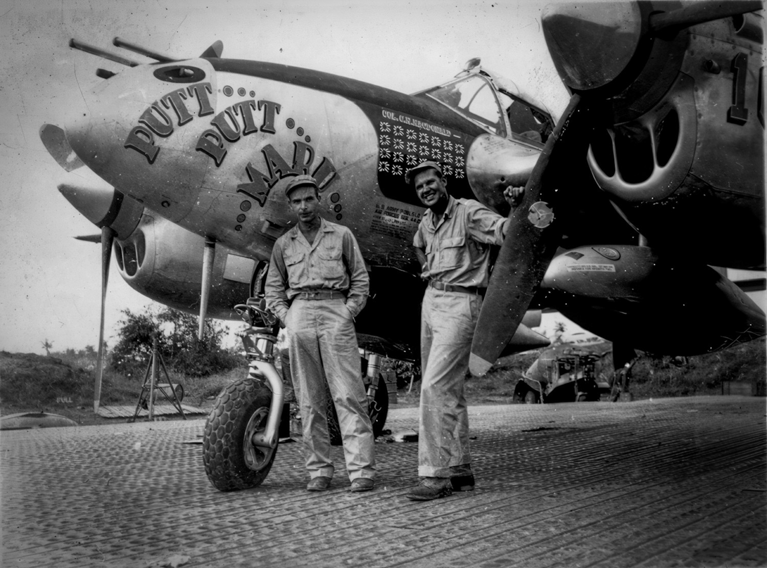 World - USAAF pilots Colonel MacDonald and Al Nelson posing with ...