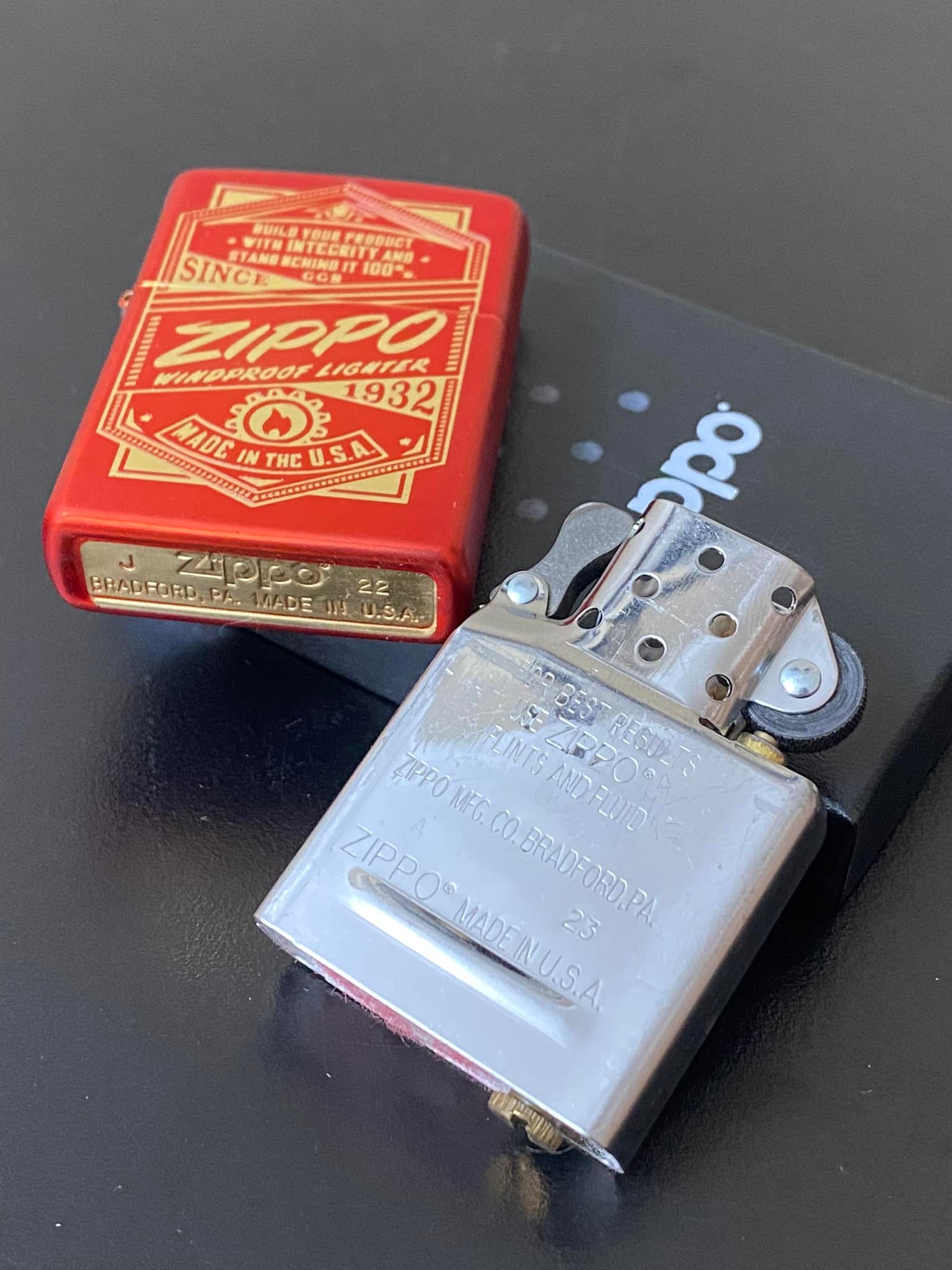 Zippo 48620 – Zippo It Works Design Metallic Red