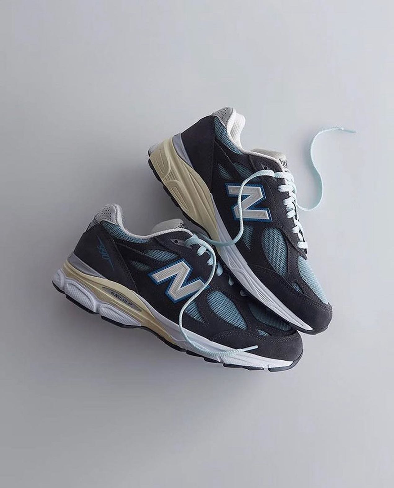 Carhartt WIP x New Balance 990 V6