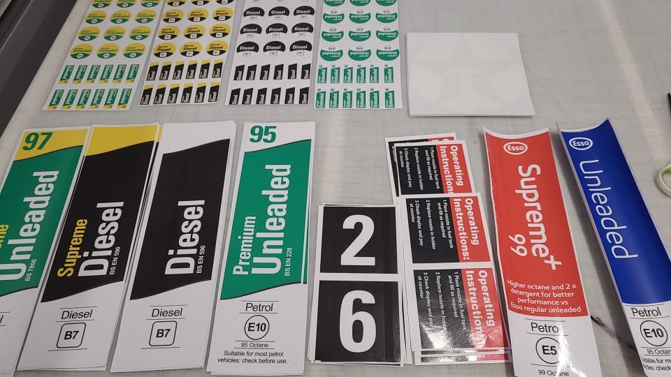 Set Of 2 Diesel B7 Fuel Stickers – 5cm – Made In France