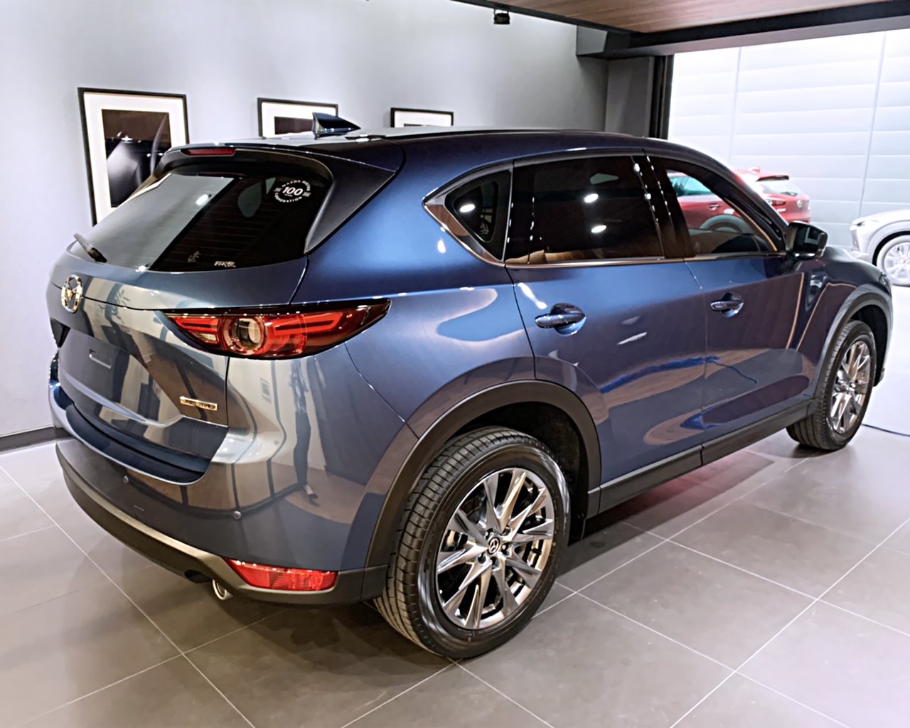Mazda陳欣怡 凝釉藍 Cx 5 的特殊色 很難得有人下訂 畢竟是接單生產而且要付不少訂金 但還蠻好看的 Facebook