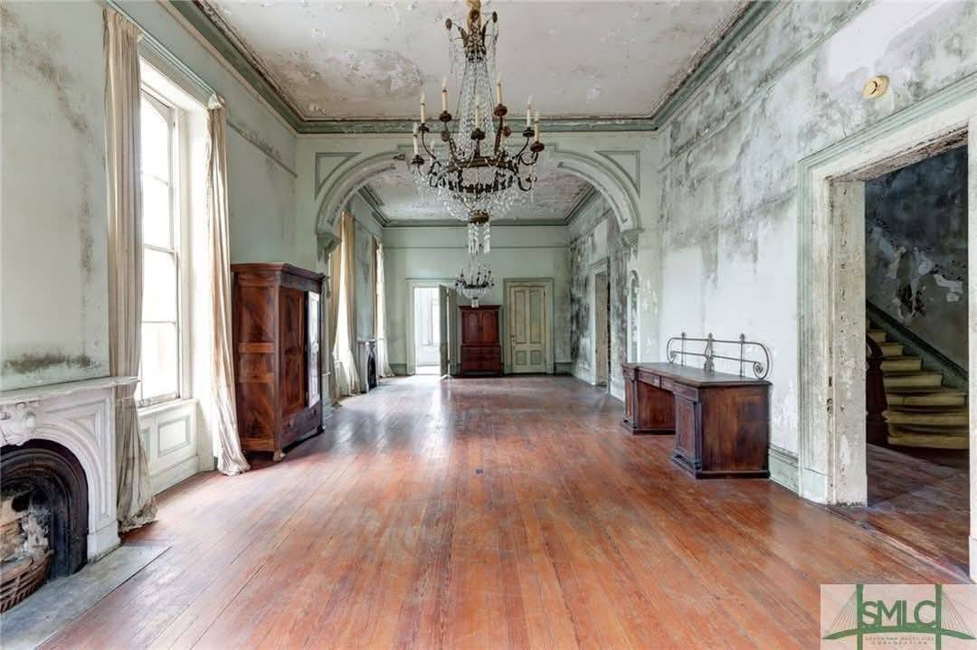 American old houses added a new photo. - American old houses