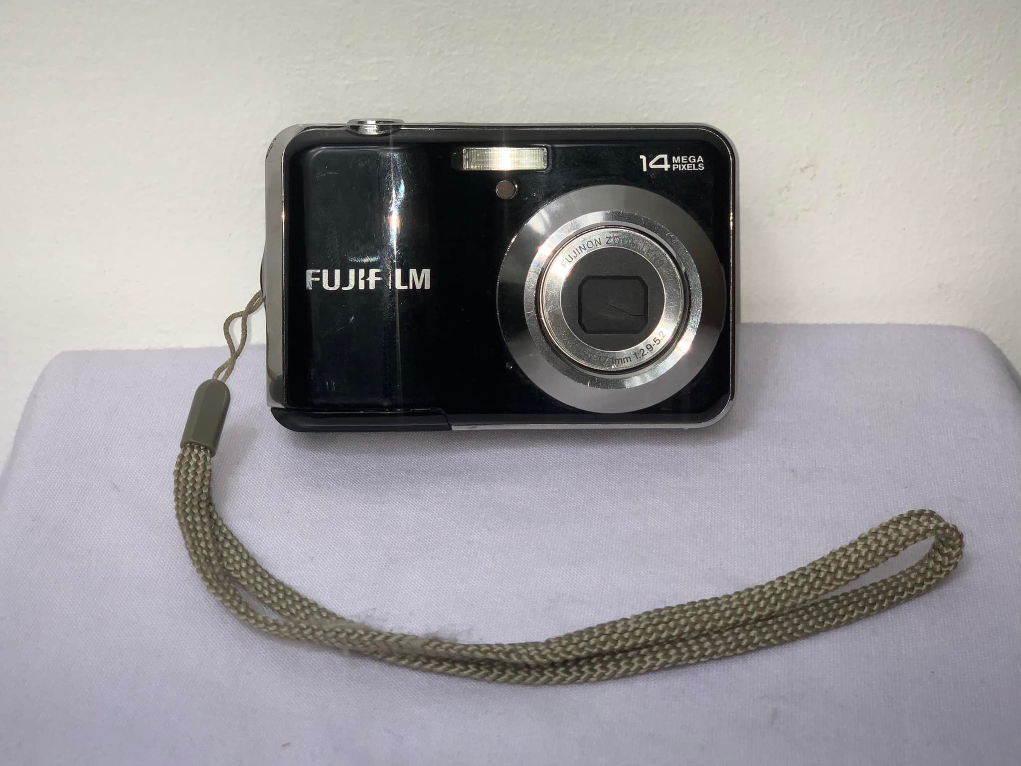 FUJIFILM FINEPIX AV150 ₱3.4k All Working Issue: 2 dots lang sa 