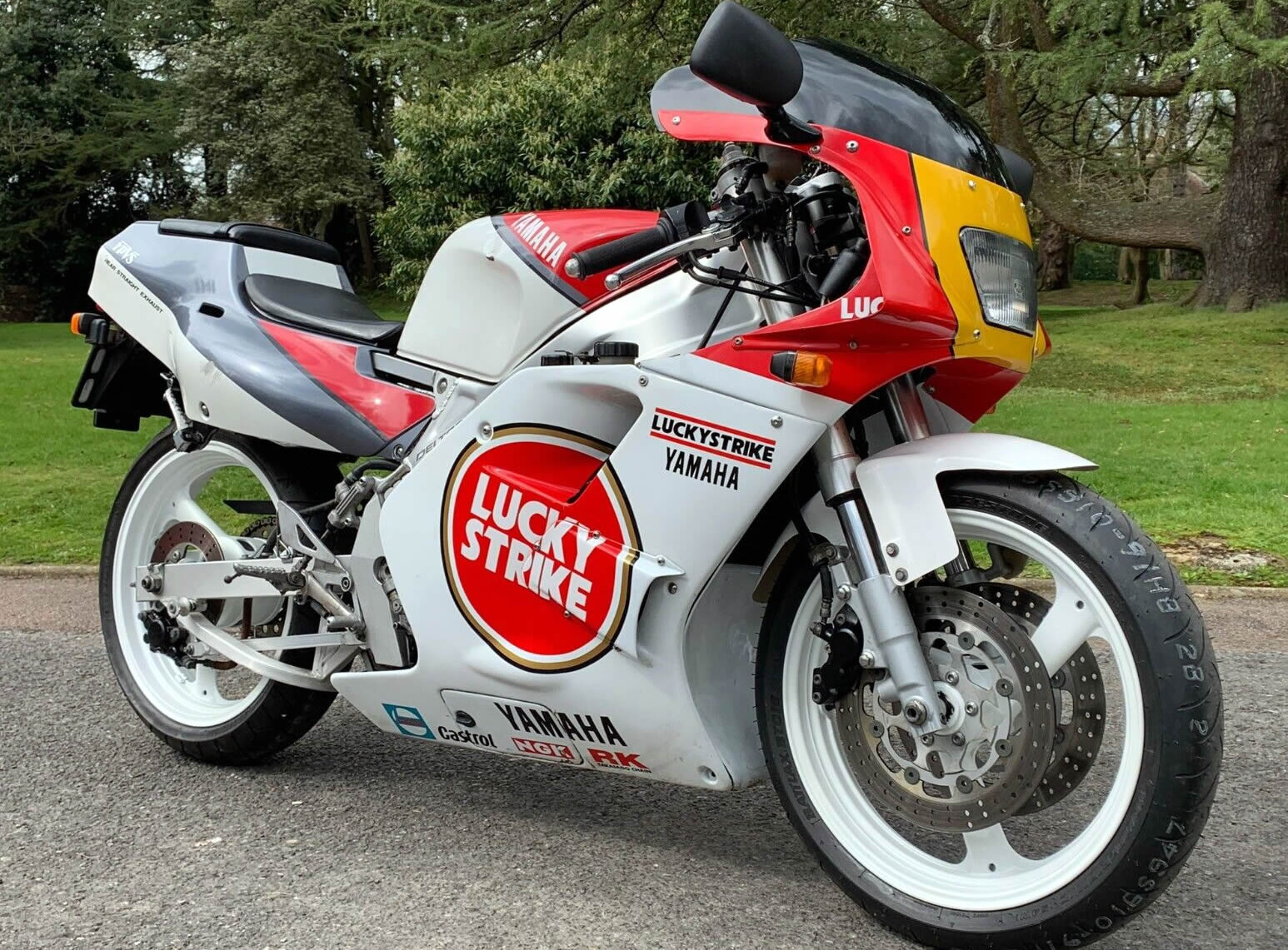 Ad - 1990 Yamaha TZR250 3MA. I do love a reverse cylinder TZR250