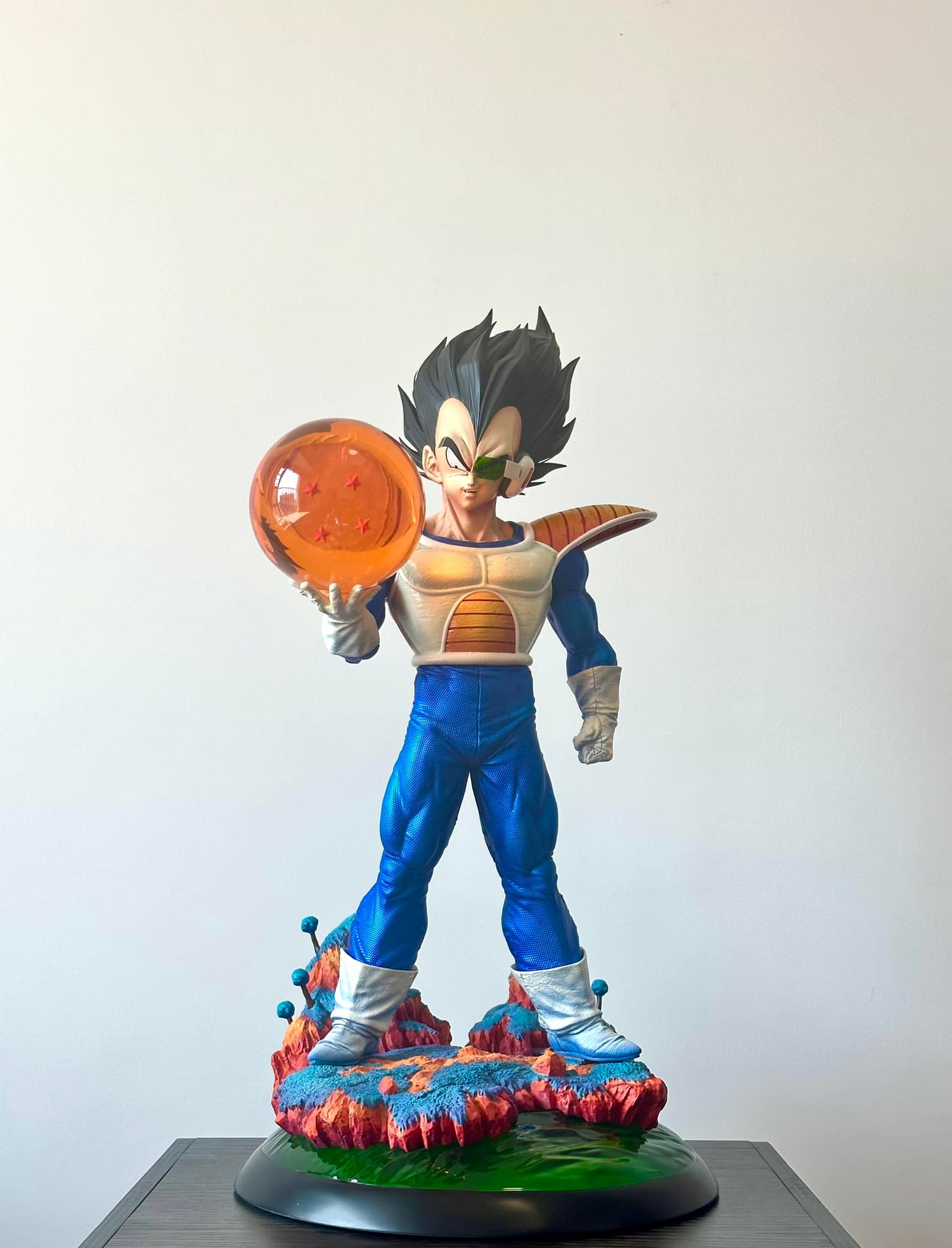White Hole Vegeta 1/4 Scale Strong manufacture makes crazy details.