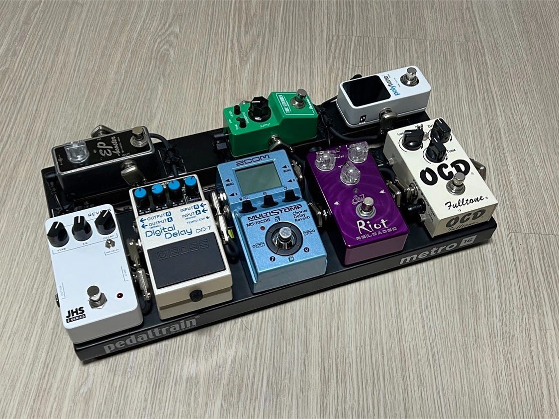 Portable headphone pedalboard with Pedaltrain Nano and Truetone