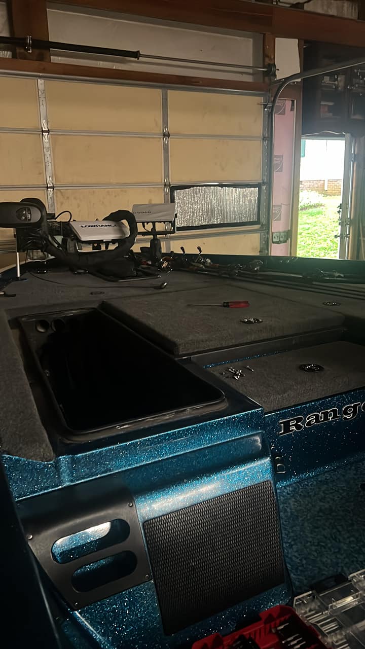 Ranger Bass Boat Owners | Who again does locker lids for ranger boats ...
