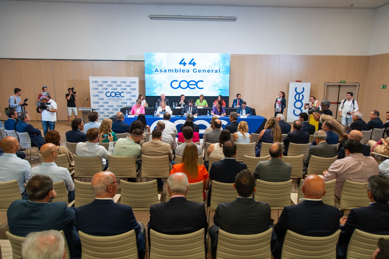 COEC - 👥 Más de 200 empresarios y autoridades han asistido...