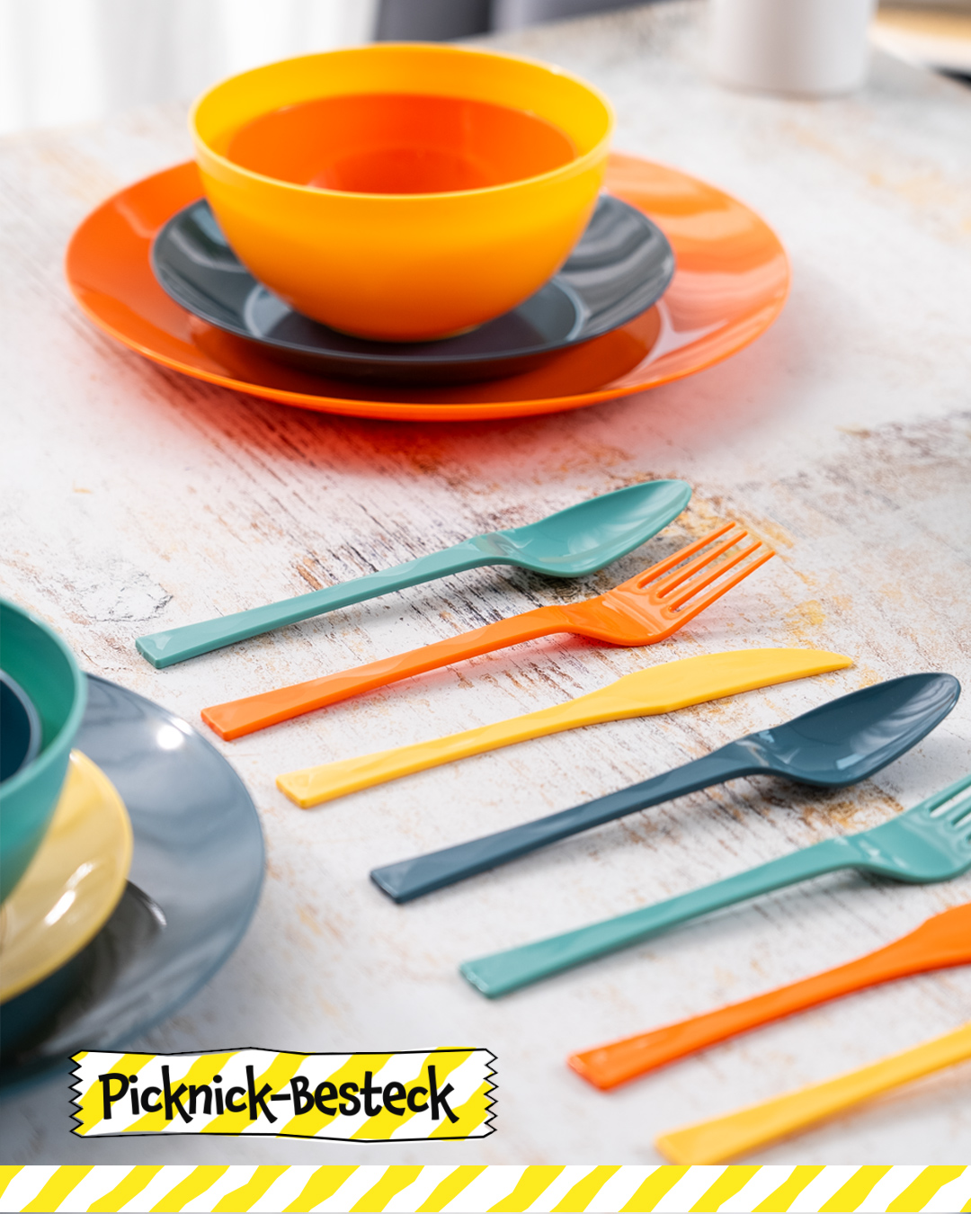 Perfekt für unterwegs. 🌈🍽️ Habt ihr schon unser buntes Picknick-Besteck entdeckt?