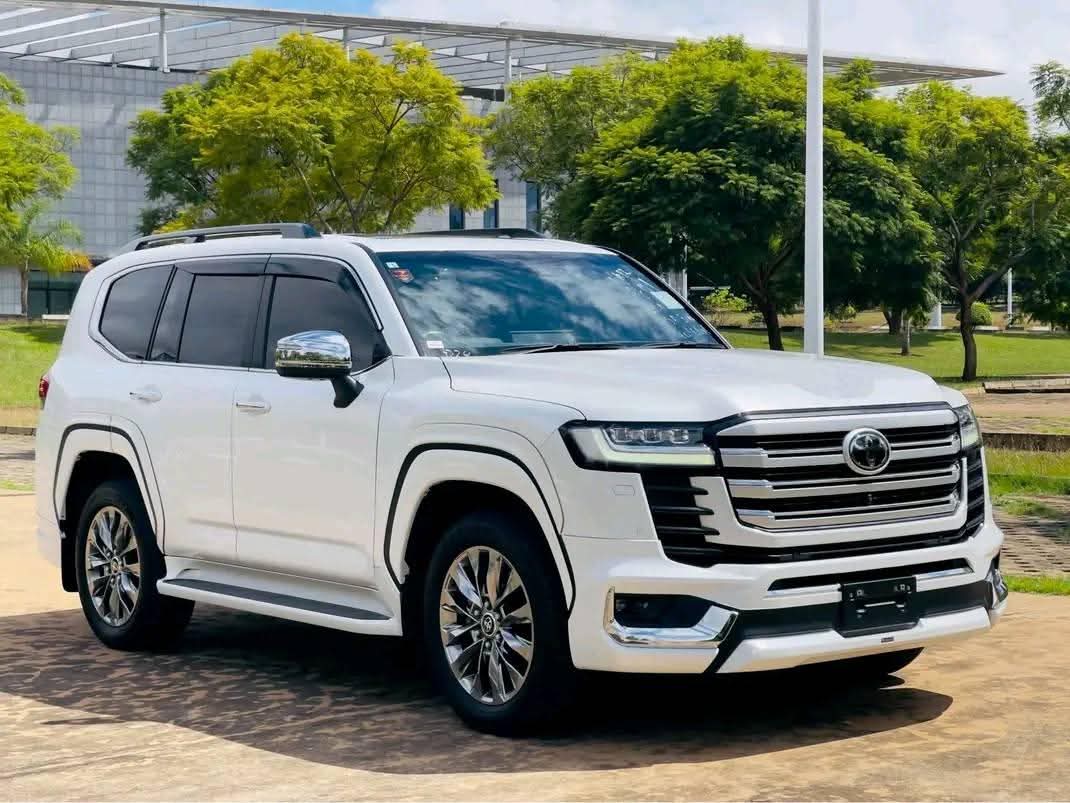 Toyota Landcruiser LC300 ZX, 2024 Model. Unregistered @Mk480