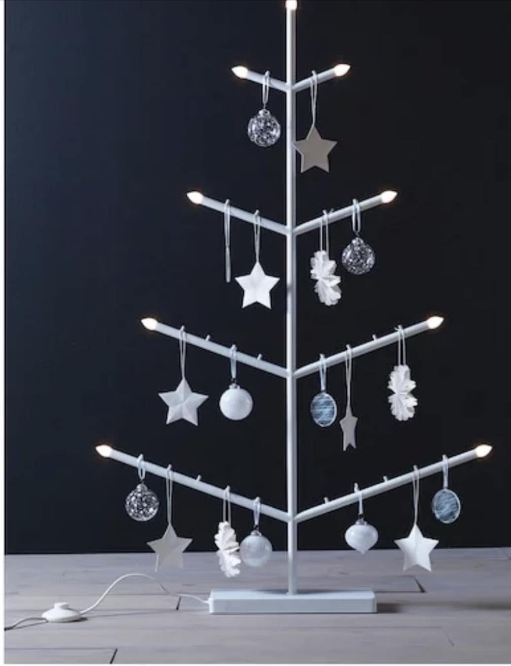 Does anyone recognize this Christmas tree? I can't seem to find one for sale. I think it's somewhat recent, 2019? Trying to determine value ?