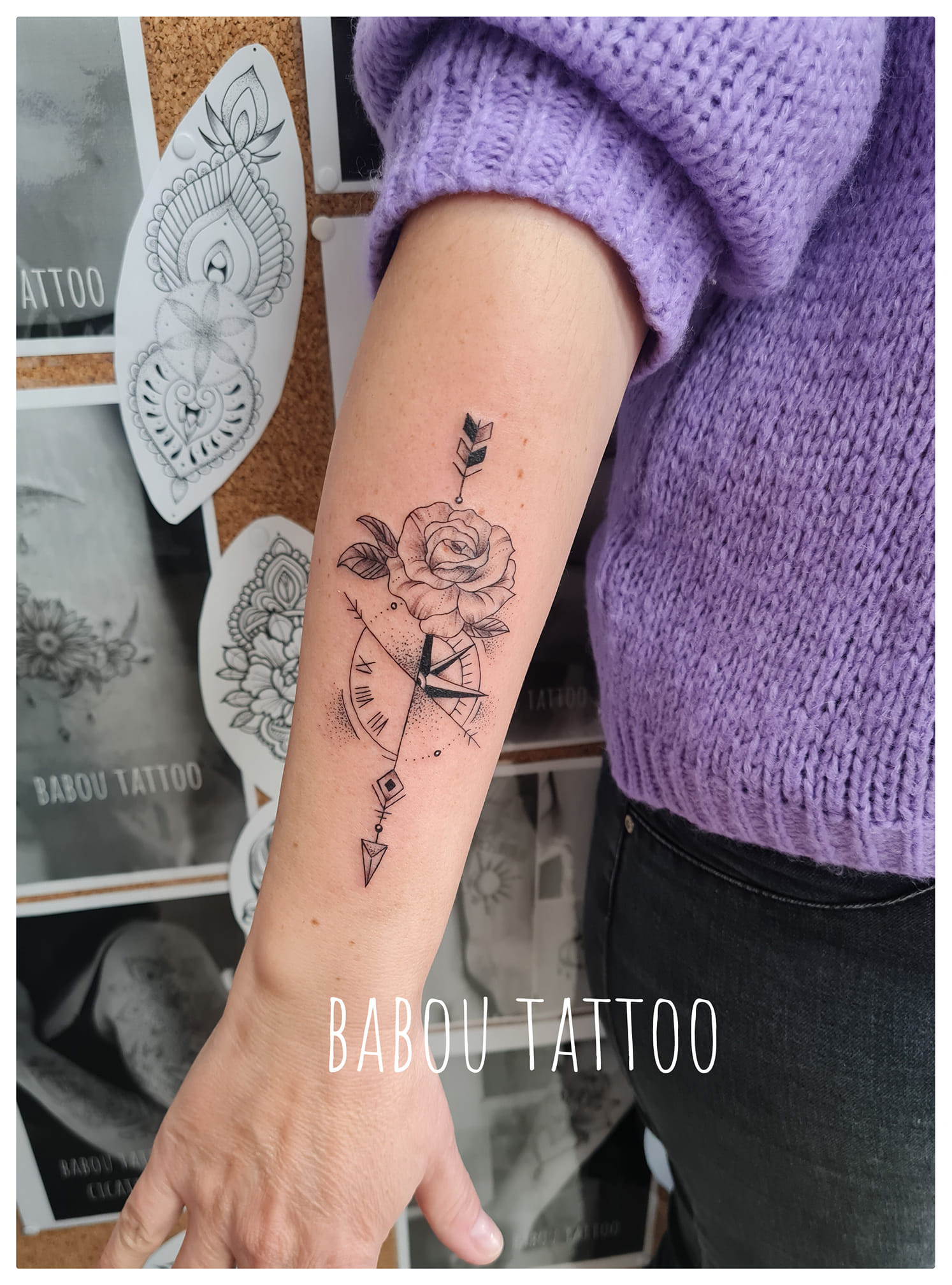Tatouage Rose Des Vents Fleche
