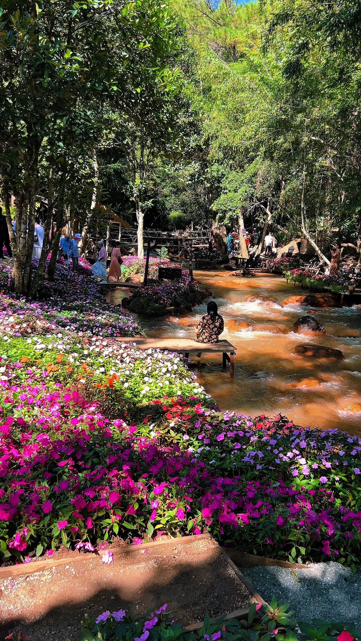 Vườn Địa Đàng - 🌿☀️ Giữa tiếng suối róc rách và bóng cây... | Facebook
