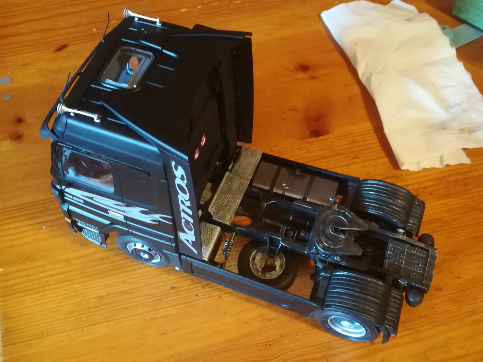 From Vittoria Toto : Mercedes ACTROS 1854 - schmitz trailer 1:24