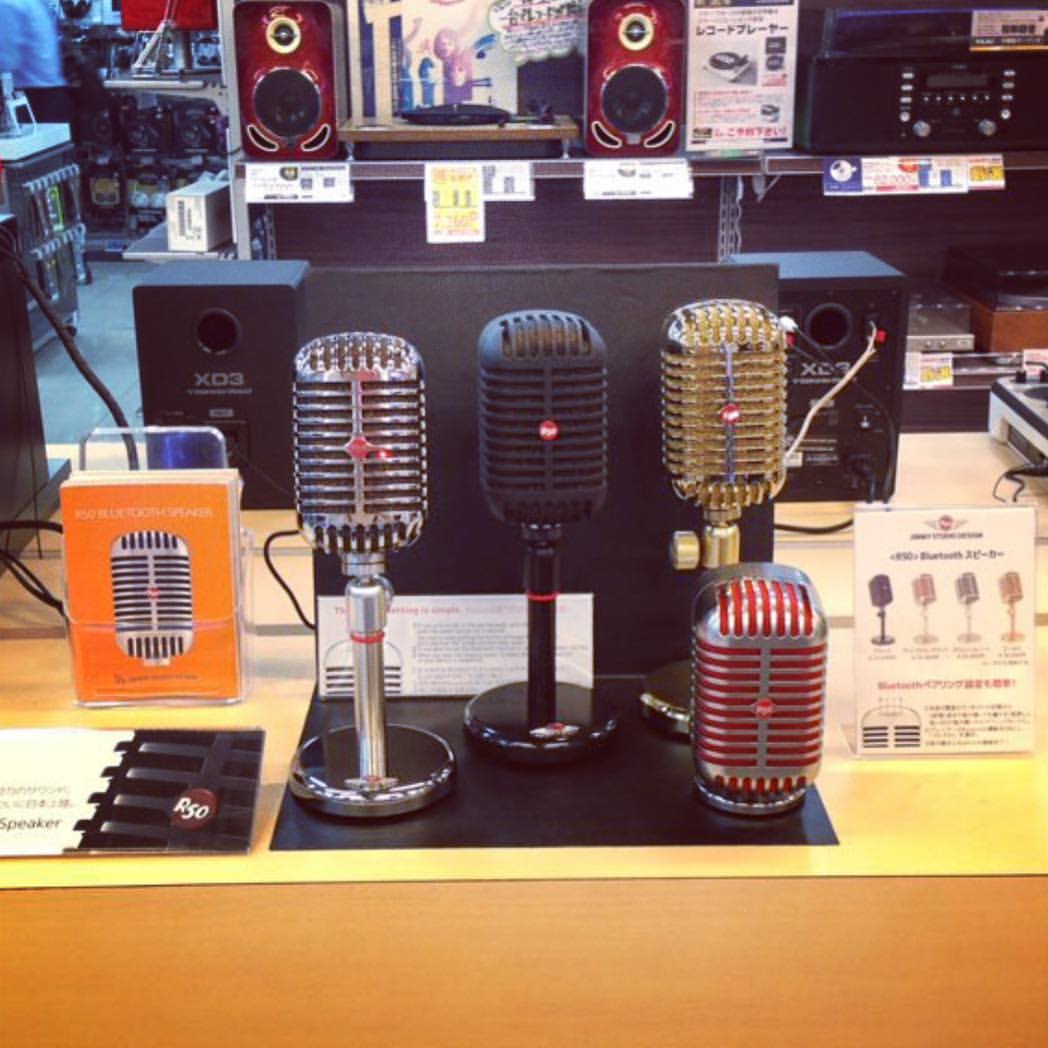 R50speaker ビックカメラでも R50 販売開始しました 店頭にて試聴もできます ご来店お待ちしております R50speaker R50 スピーカー ジャズマイク Bluetoothスピーカー Jimmystudiodesign おすすめ ビックカメラ 販売開始 売れてます 芸能人 人気 池袋