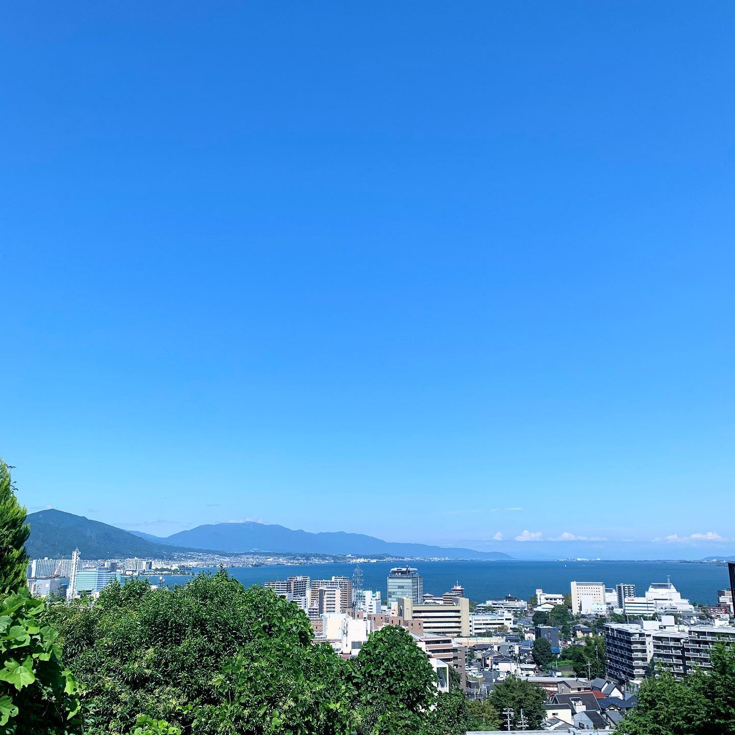 Cafe L Arche お店を気にかけ ご来店下さる皆さん いつもありがとうございます 先日の夏季休暇と合わせてお伝え出来ていれば良かったのですが 状況的にも予定が見えきらない部分も多くご報告が遅くなり申し訳ありません 明日9月28日火曜日 10月2日