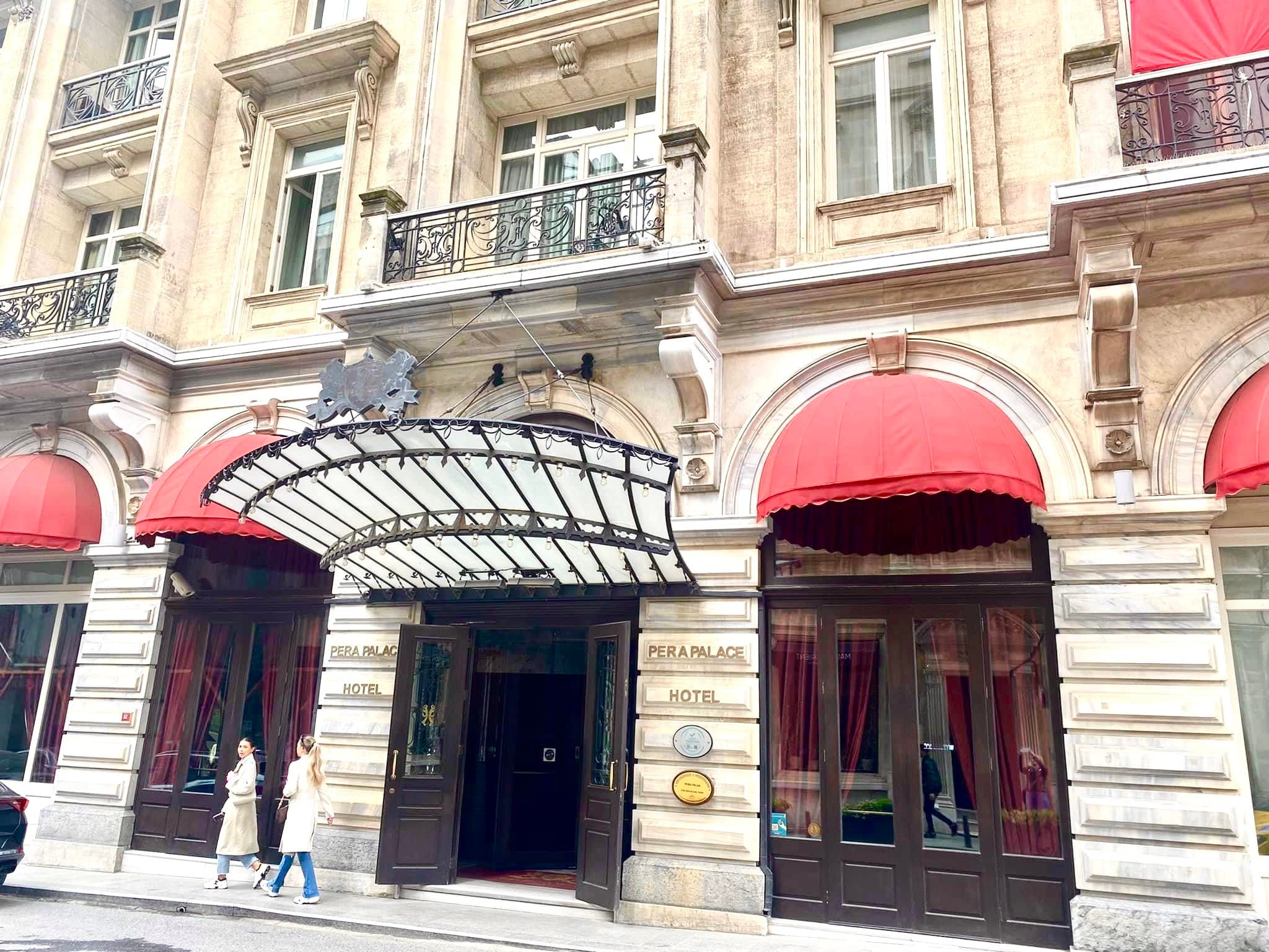 Original elevator from 1892 in the 
