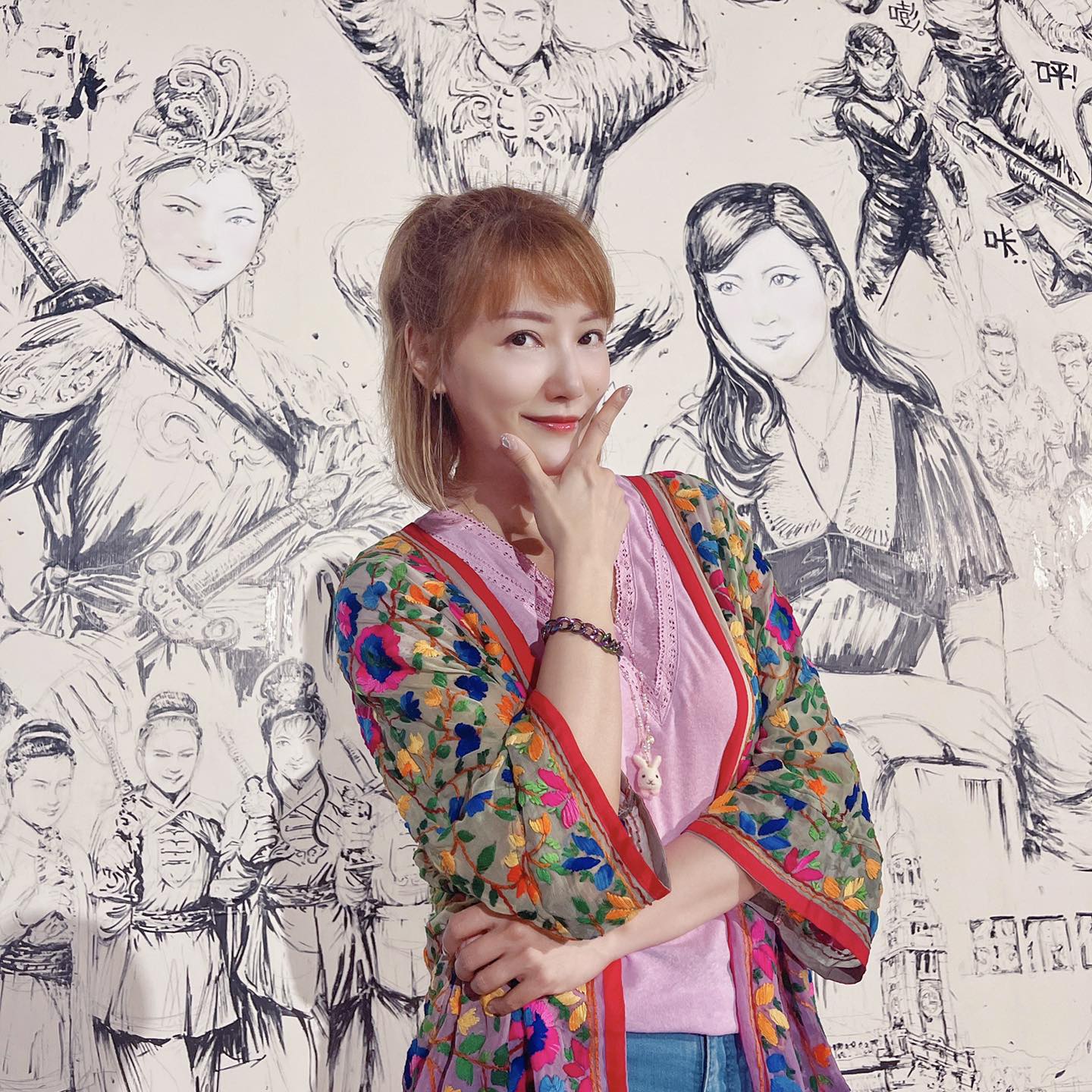 李璧琦 Becky Lee - 可以請教一下大家嗎？畫中角色請問係邊幾位前輩呢？🤔 我見到cat woman 喎！😻 | Facebook