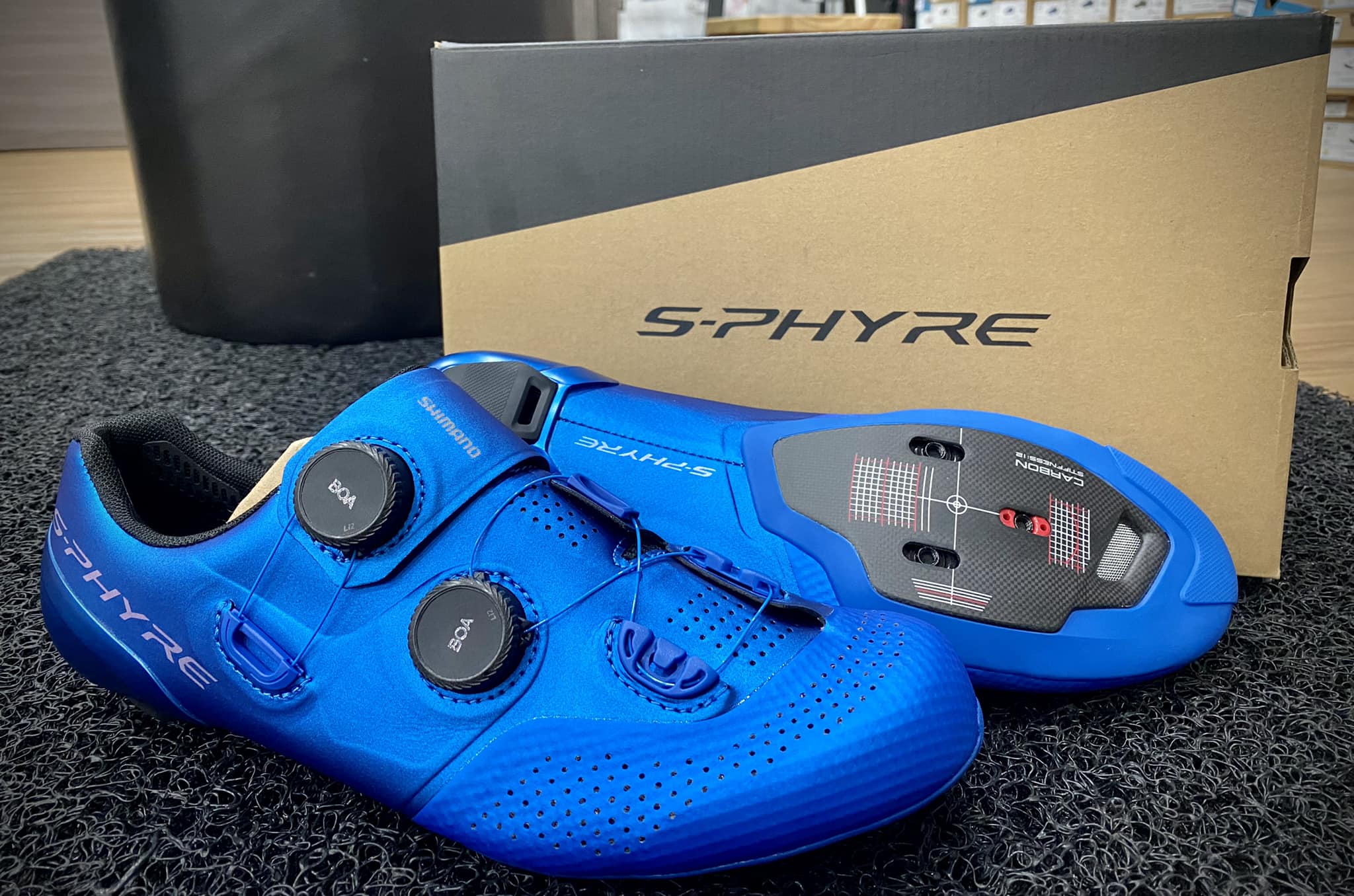 Feel welcome to pm through - Want to buy 42.5 Shimano rc9 shoe