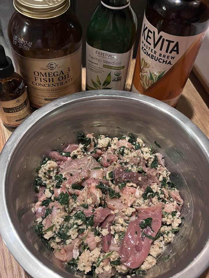 l carnitine pork TONIGHT'S POODLE DINNER...** 🍗 Chicken leg meat w/ skin 🥩 Beef top round 🐖 loin 🐖 Pork tongue 🩸 Pork kidney 🩸 Beef liver 🦪 Blue mussels 🦴 Bonemeal 🌾 it is offered as Ronnie Coleman Vital Edition, salud de la piel Tamaño:X30 | 1476 mg
