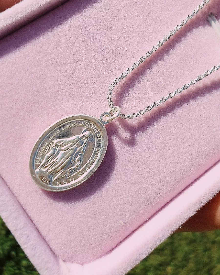 Sol Jewelry - 🌟 Cadena con medalla de la virgen milagrosa | Facebook