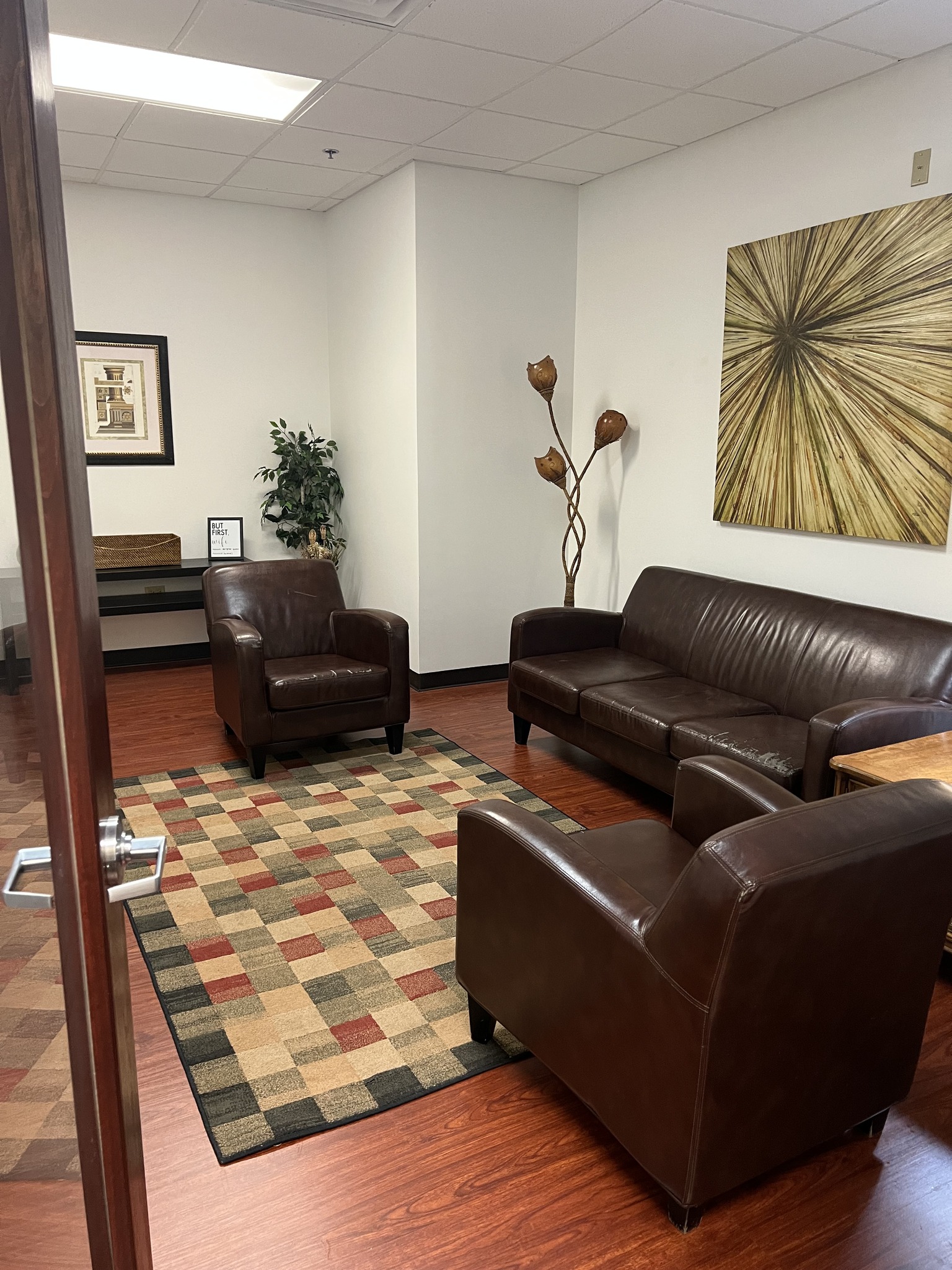 BEAUTIFUL ROOM AVAILABLE in a completely renovated Holistic