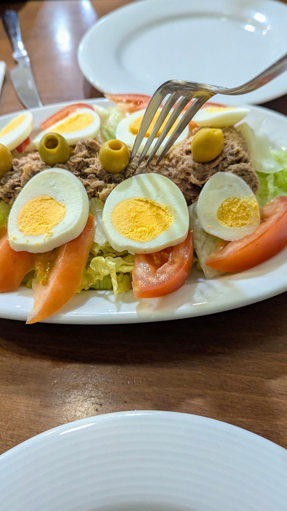 What is in a simple Spanish salad dressing?