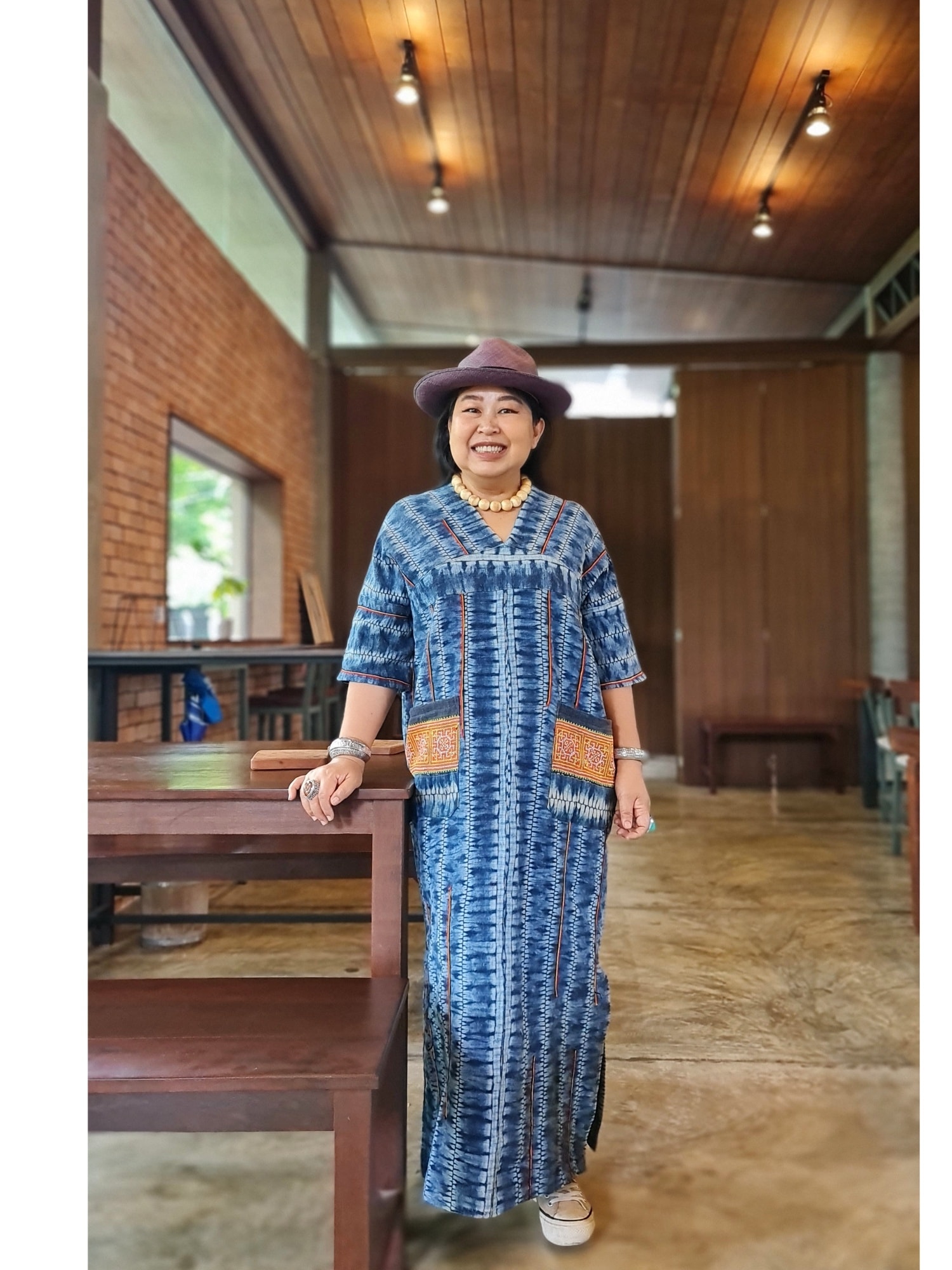 เดรสยาวผ้าใยกัญชงทอมือ ลายมัดย้อมดั้งเดิม ผ้าชนเผ่าม้งจีน แต่งกระเป๋า ...