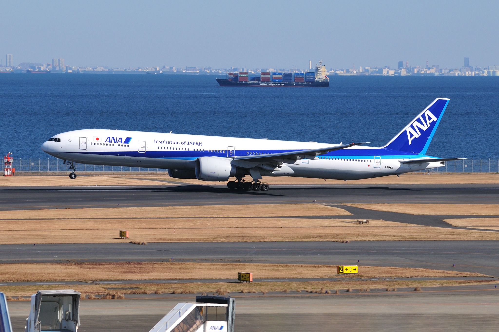 All Nippon Airways - ANA Boeing 777-300/ER JA795A cn: 61514 Narita