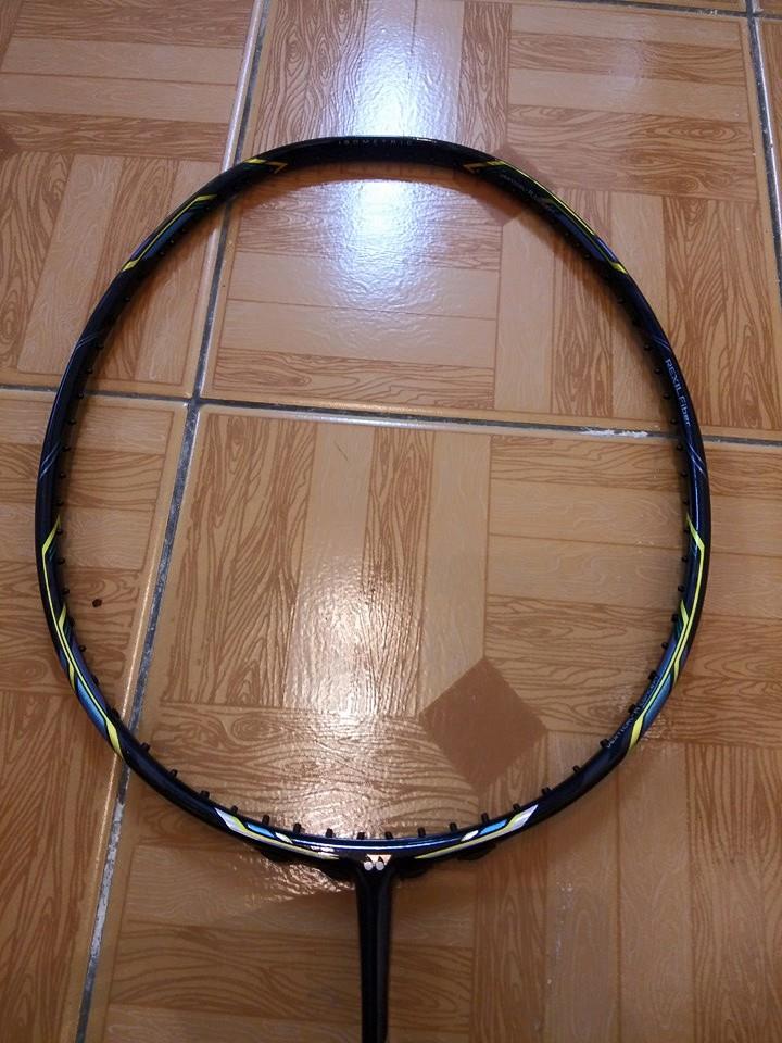 Yonex Nanoray GlanZ 4UG5 Original RM629.90. Head light balance