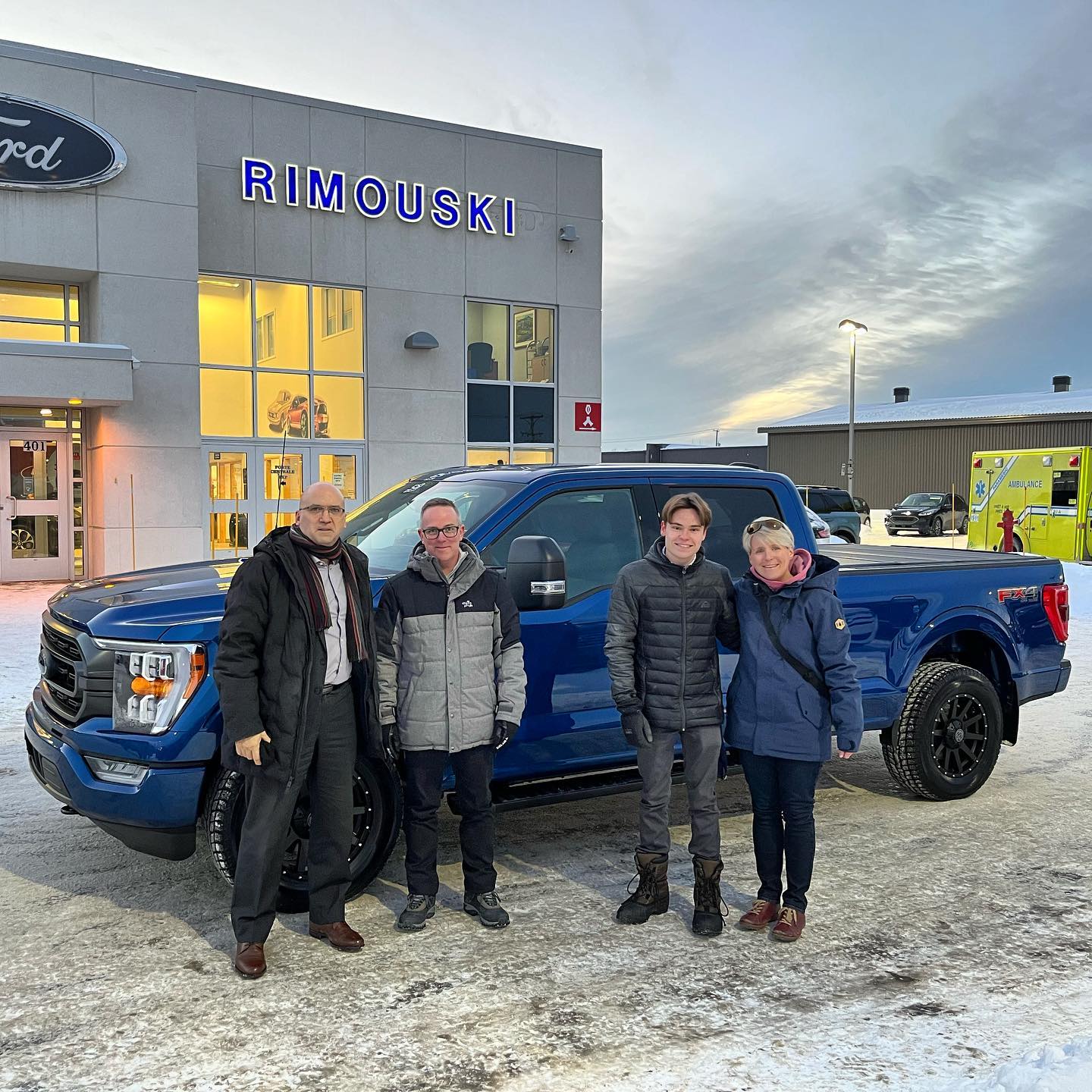 Rimouski Ford - Félicitations à M.Steve Corneau, accompagné de son ...