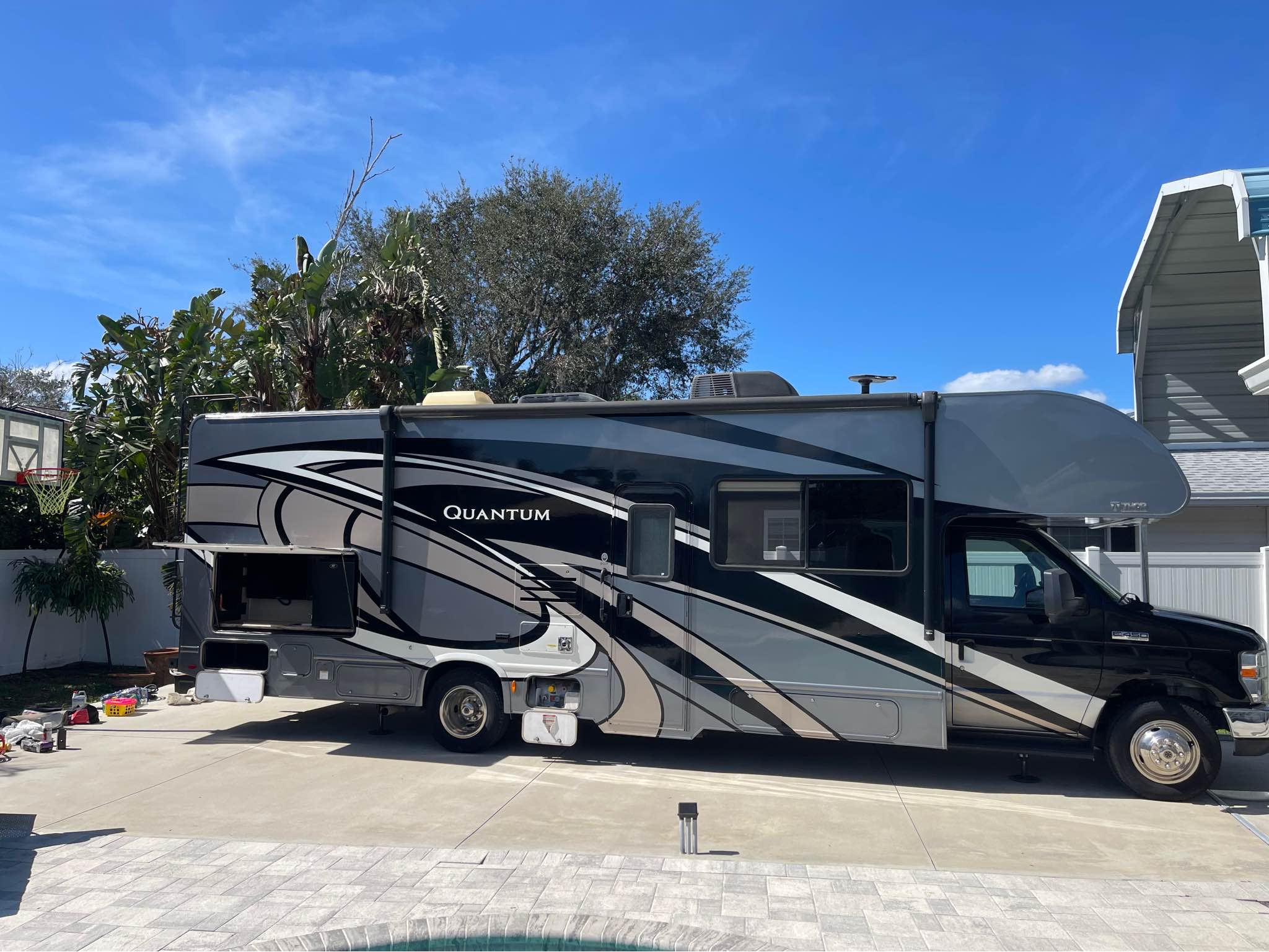 2018 Thor Motor Coach Quantum RQ29 - RVs & Campers - East Lake, Florida ...