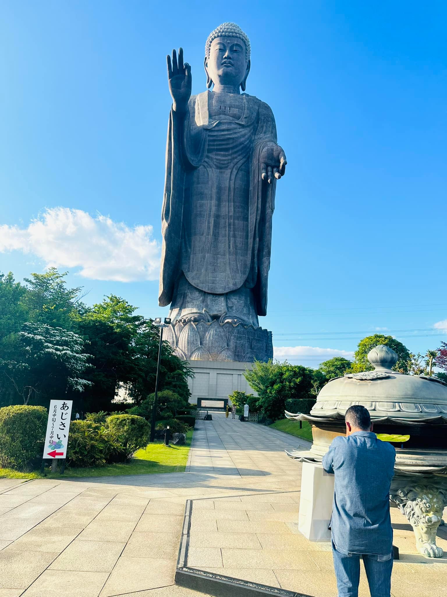 ?Ushiku Daibutsu (牛久大仏) A statue located in Ushiku, Ibaraki 