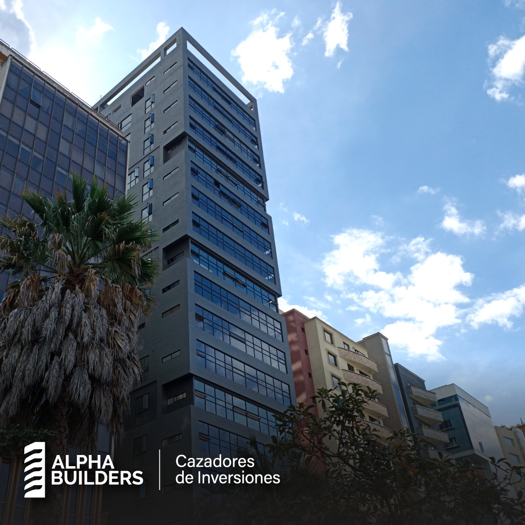Alpha Builders - La capital de Ecuador, es una de esas...
