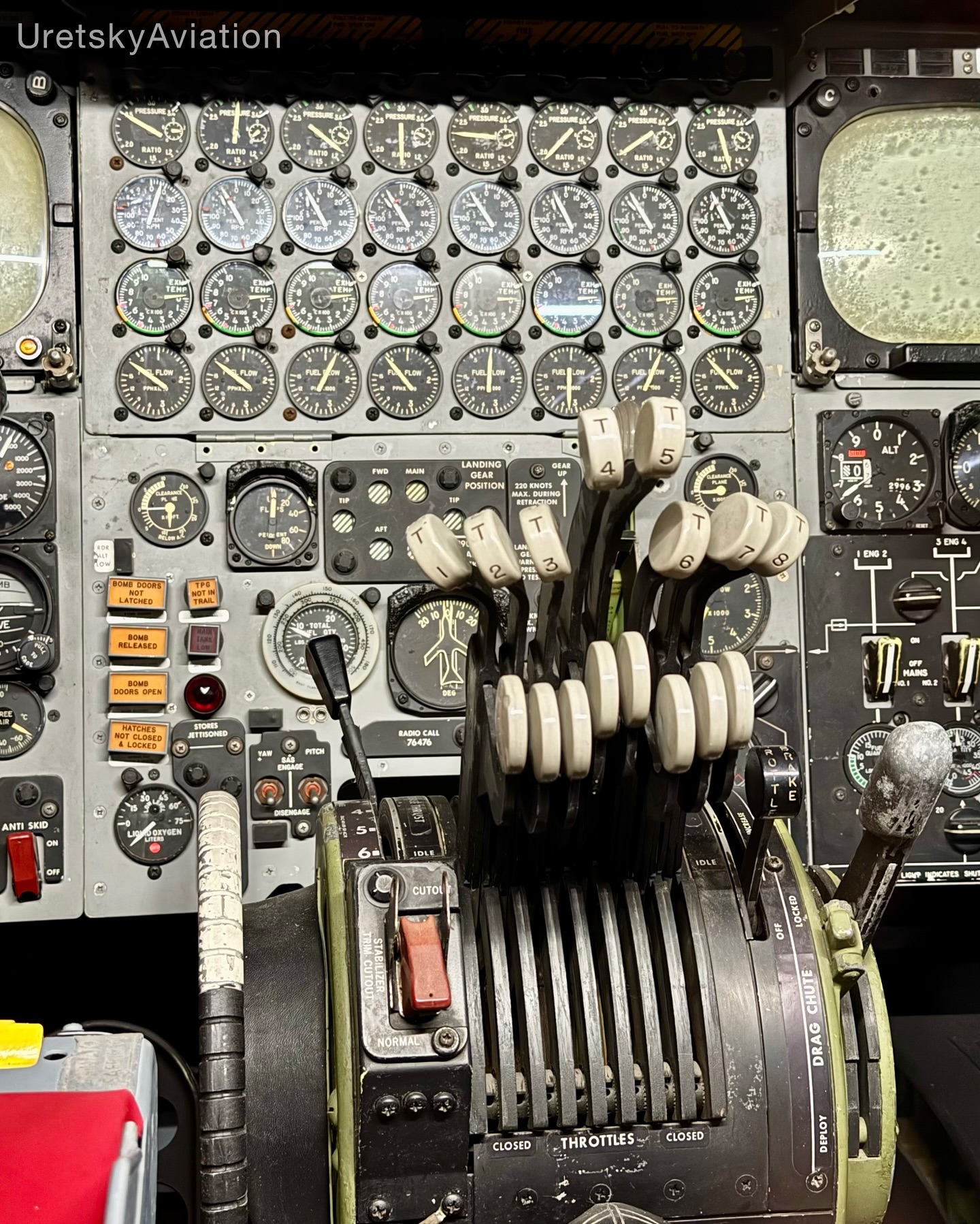 B-52 throttle control and engine indicators - Uretsky Aviation