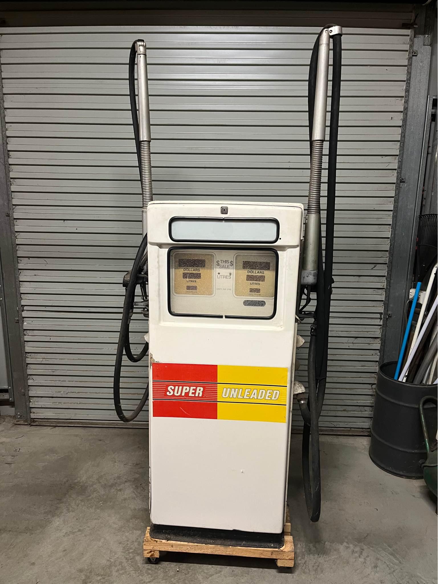 SHELL WAYNE 605 PETROL BOWSER - Plaques & Signs - Traralgon, Victoria ...