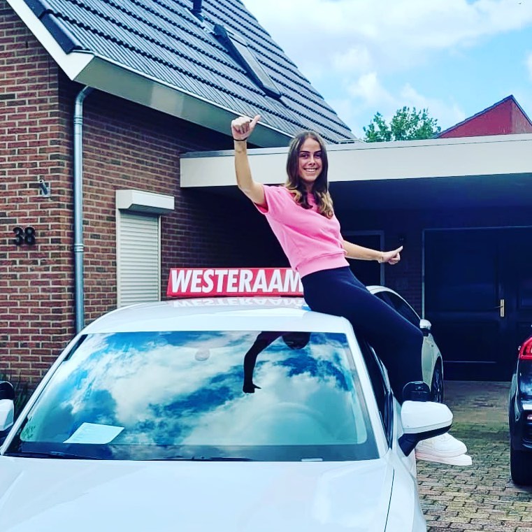 Hoera 🎉 Lois Evers is ook geslaagd... - Rijschool Westeraam | Facebook