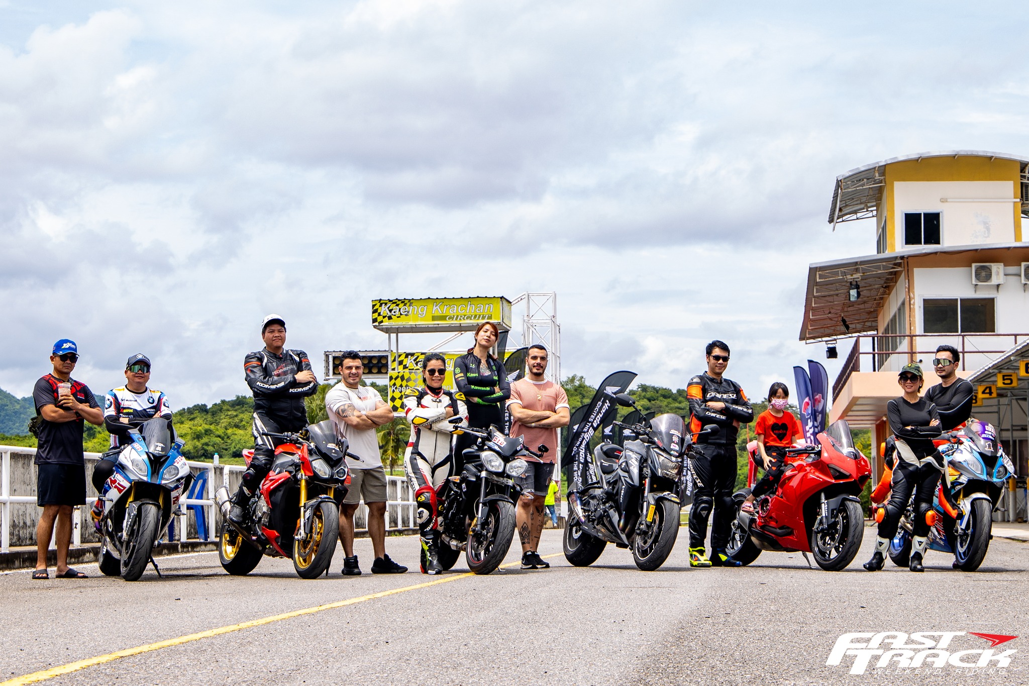 งานไม่ใหญ่แน่นะวิ. วิภารัตน์... - FastTrack Weekend Riding