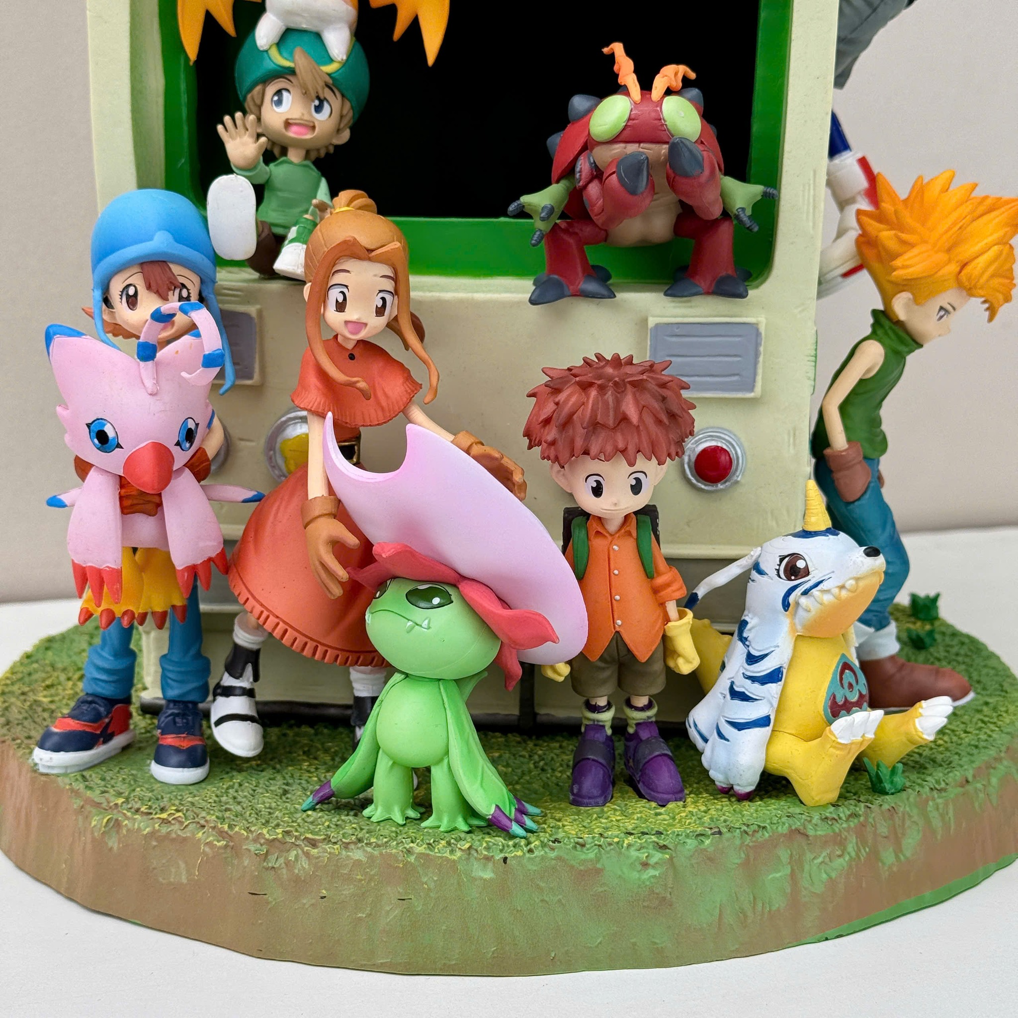 Mô hình Digimon Family Wasp StudioF1 cao 34cm - Gia đình Digimon